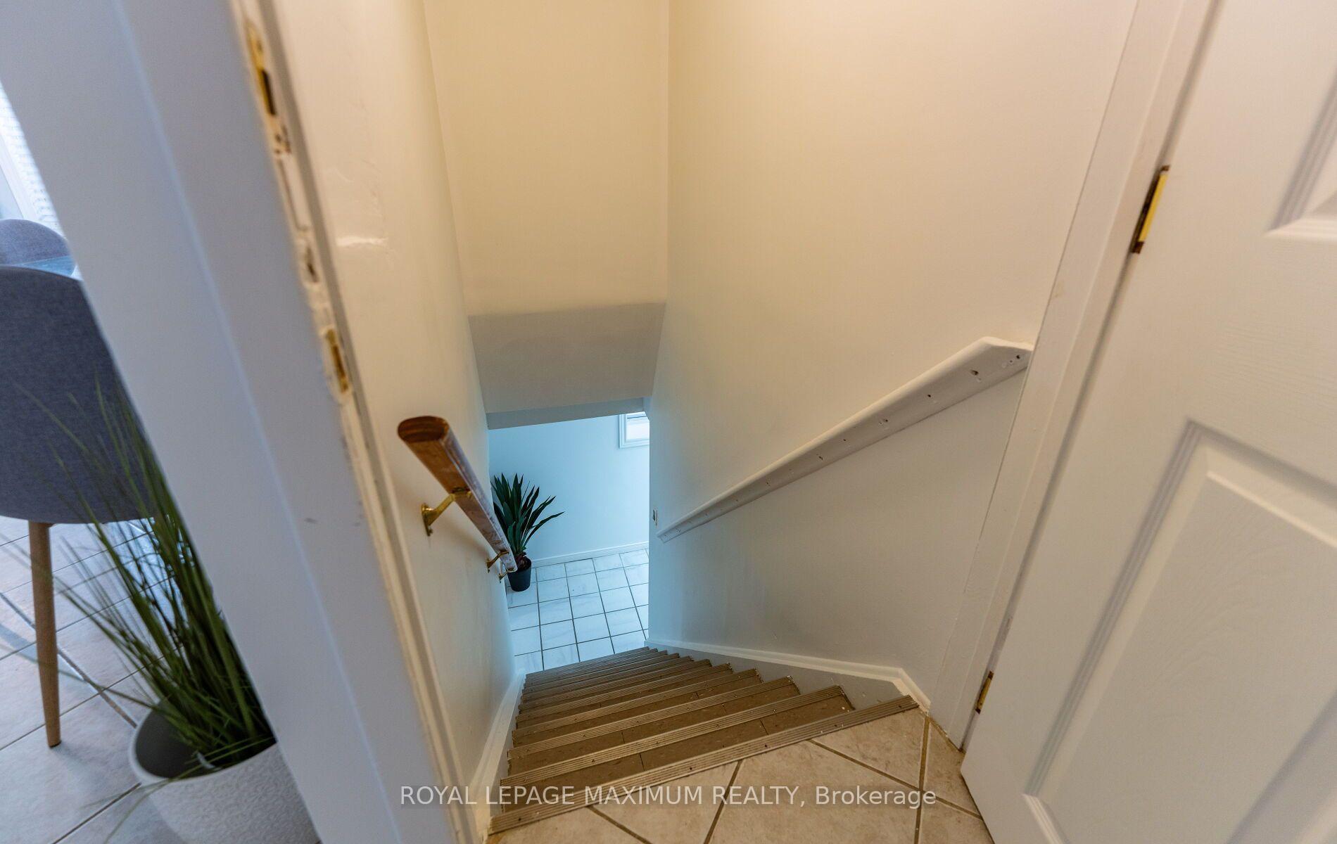 Photo 18 of 376 Mc Roberts Avenue, Toronto, Caledonia-Fairbank — HOMEH