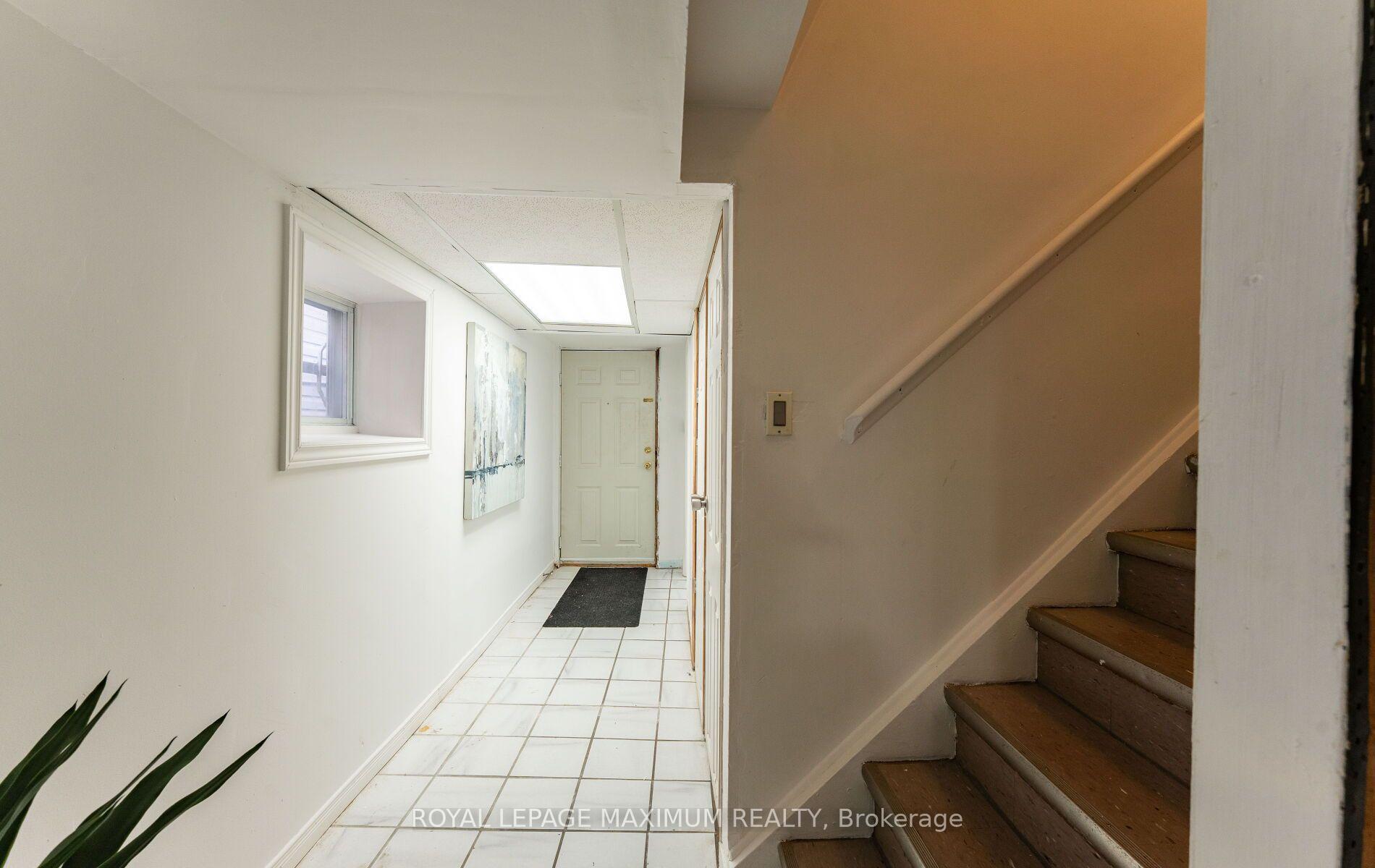 Photo 19 of 376 Mc Roberts Avenue, Toronto, Caledonia-Fairbank — HOMEH