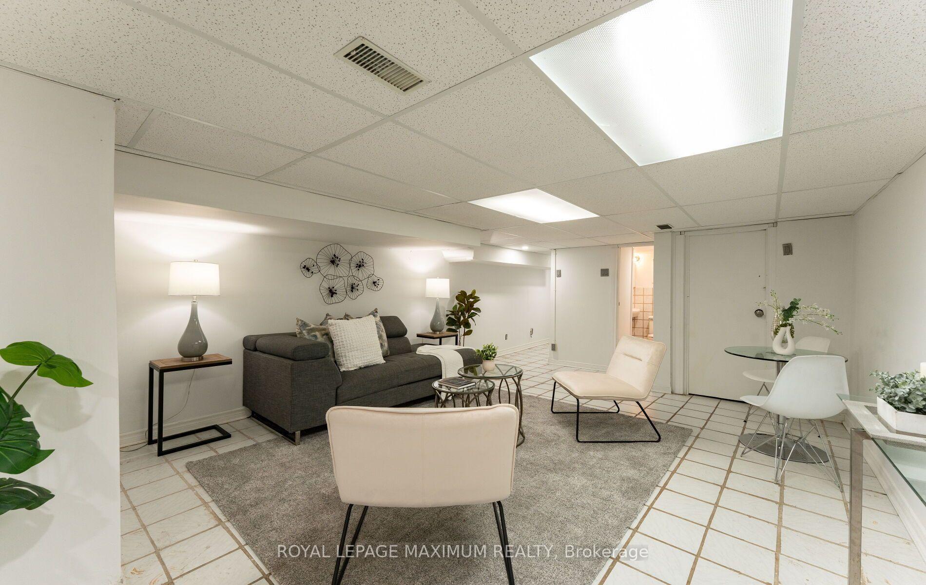 Photo 21 of 376 Mc Roberts Avenue, Toronto, Caledonia-Fairbank — HOMEH