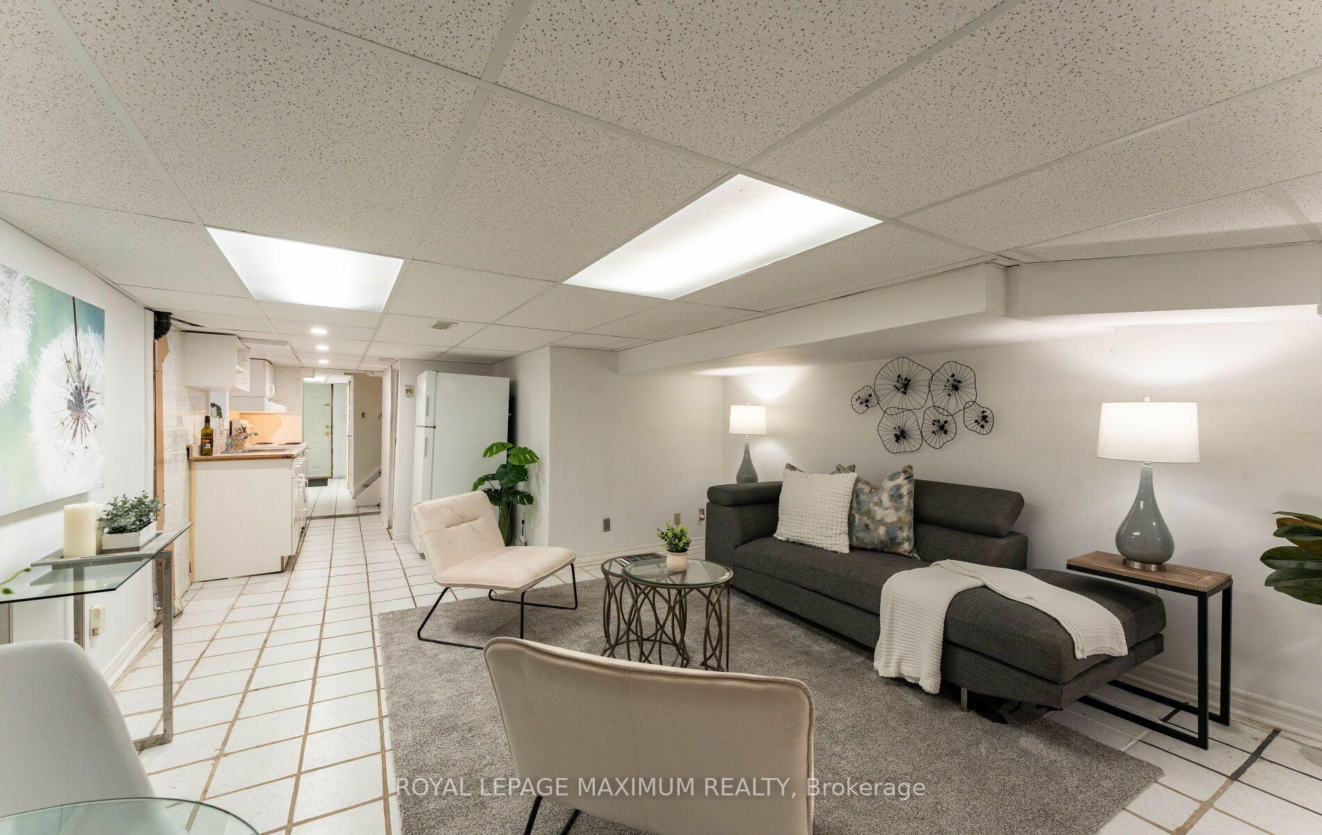 Photo 22 of 376 Mc Roberts Avenue, Toronto, Caledonia-Fairbank — HOMEH