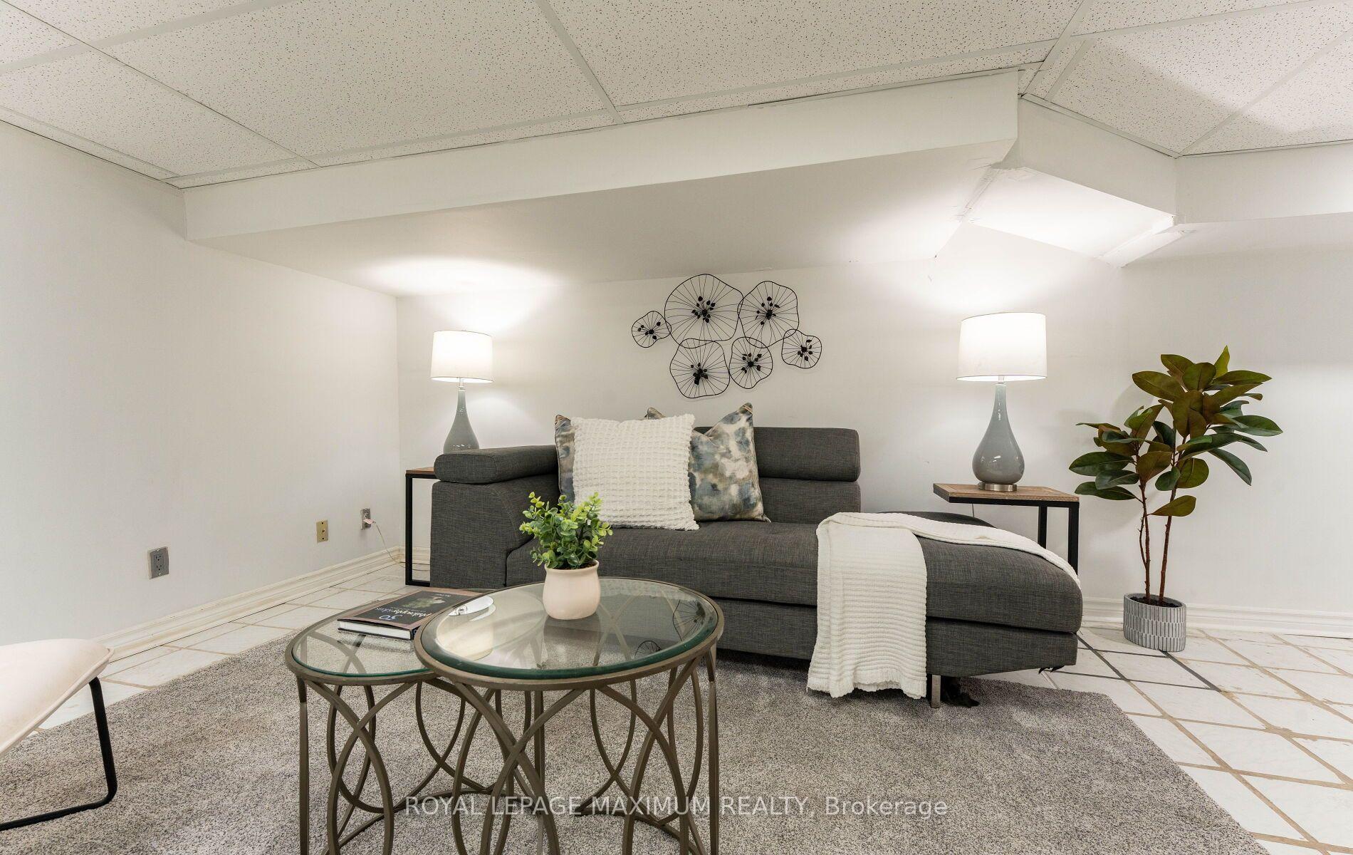 Photo 24 of 376 Mc Roberts Avenue, Toronto, Caledonia-Fairbank — HOMEH