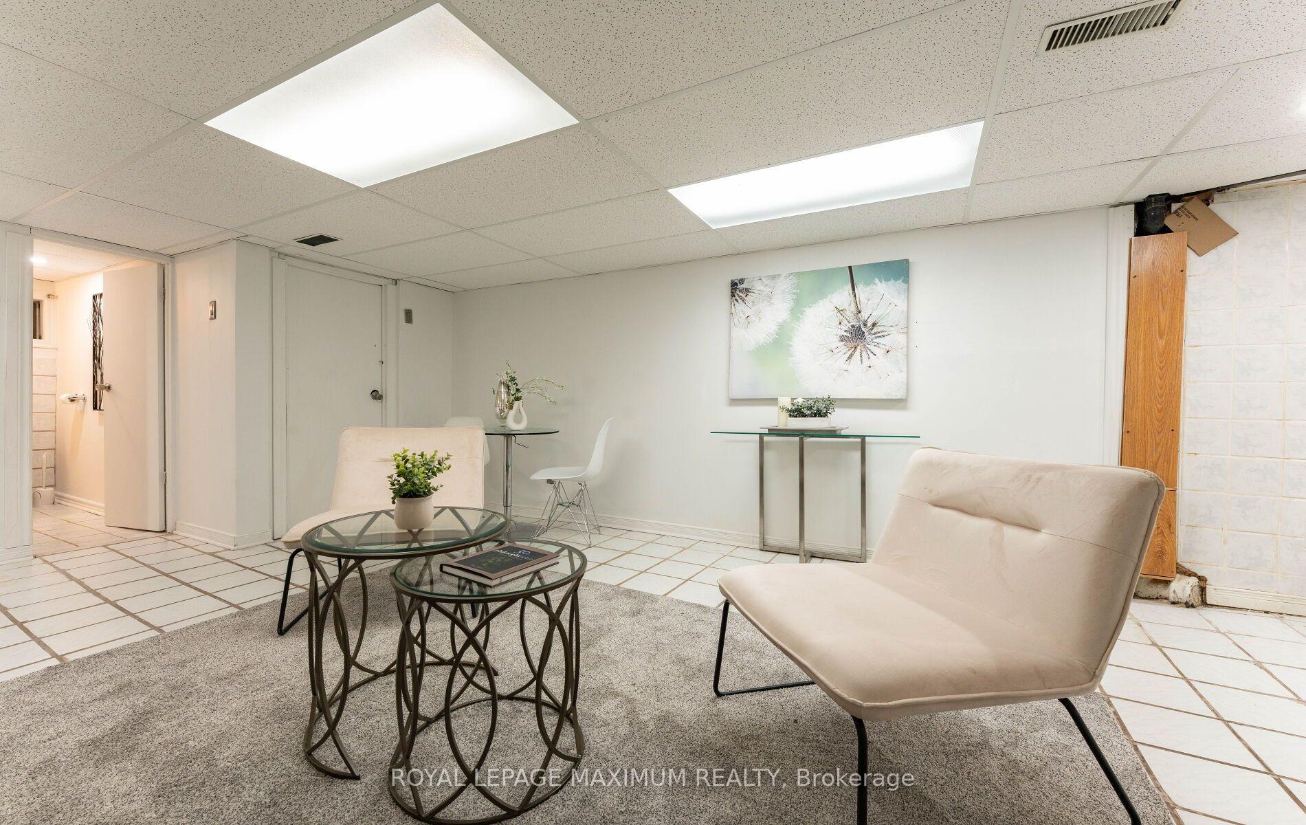 Photo 25 of 376 Mc Roberts Avenue, Toronto, Caledonia-Fairbank — HOMEH