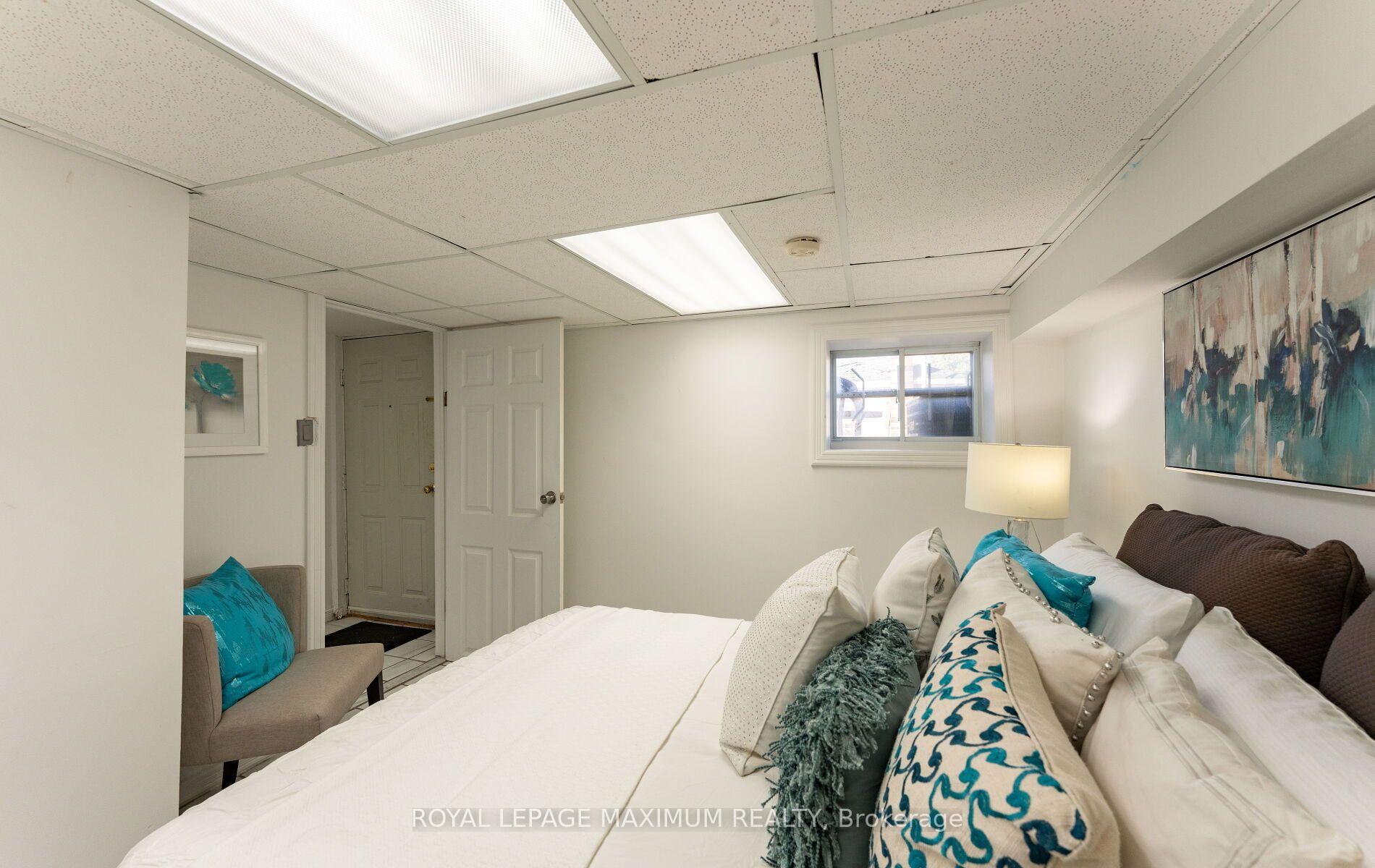 Photo 32 of 376 Mc Roberts Avenue, Toronto, Caledonia-Fairbank — HOMEH