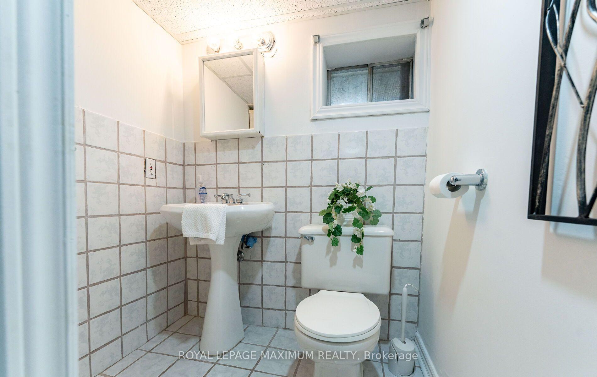 Photo 33 of 376 Mc Roberts Avenue, Toronto, Caledonia-Fairbank — HOMEH