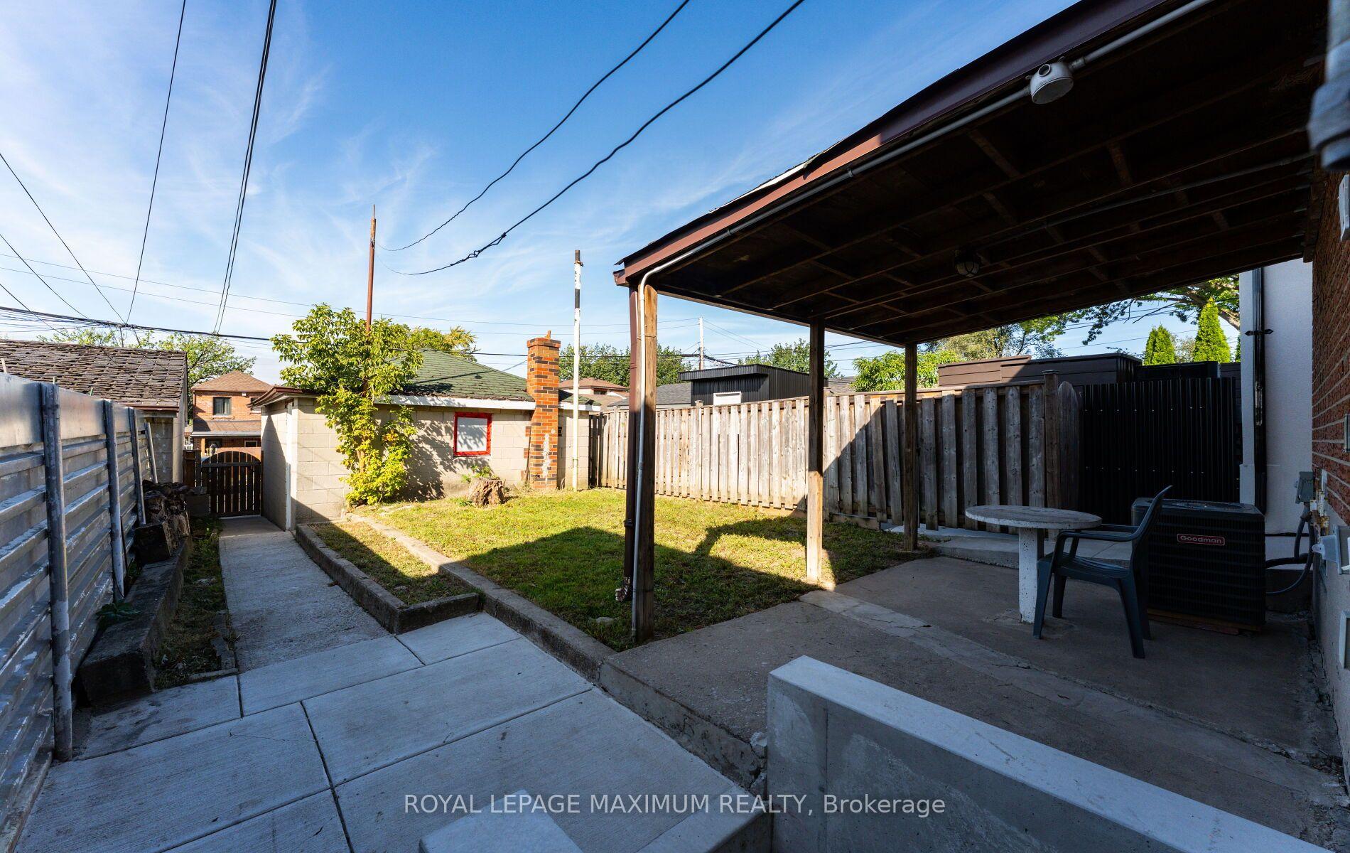 Photo 36 of 376 Mc Roberts Avenue, Toronto, Caledonia-Fairbank — HOMEH