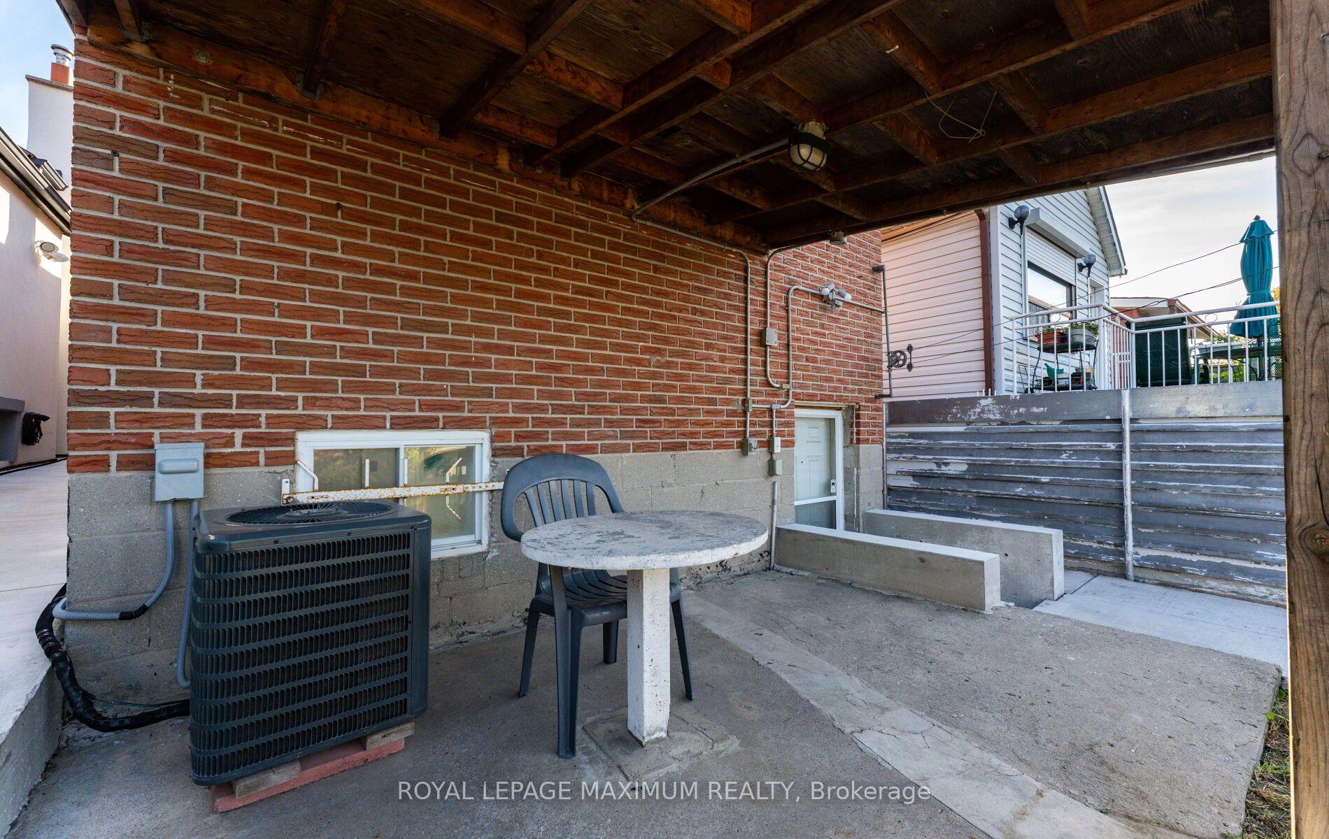 Photo 38 of 376 Mc Roberts Avenue, Toronto, Caledonia-Fairbank — HOMEH