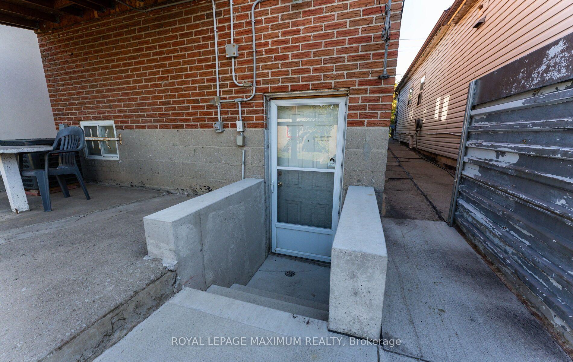Photo 39 of 376 Mc Roberts Avenue, Toronto, Caledonia-Fairbank — HOMEH
