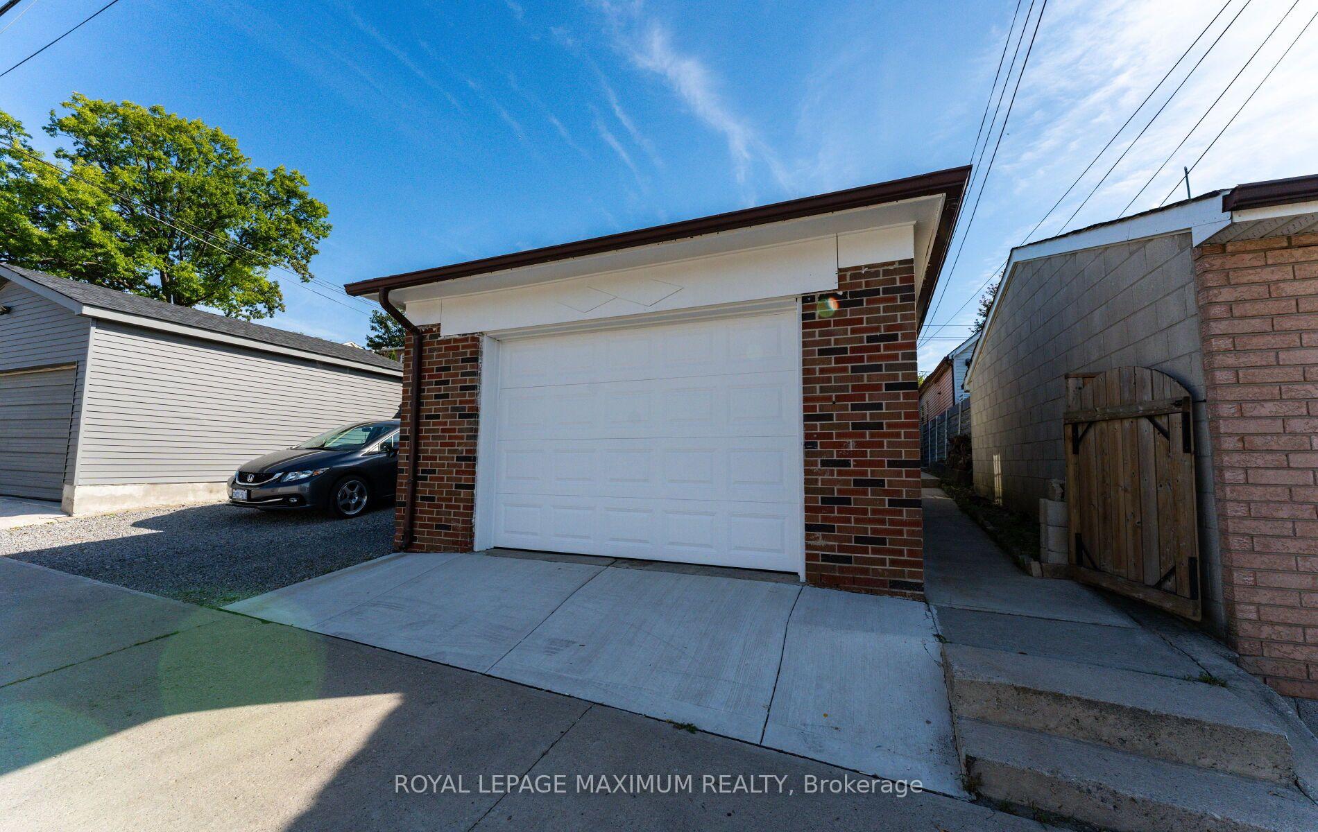 Photo 40 of 376 Mc Roberts Avenue, Toronto, Caledonia-Fairbank — HOMEH
