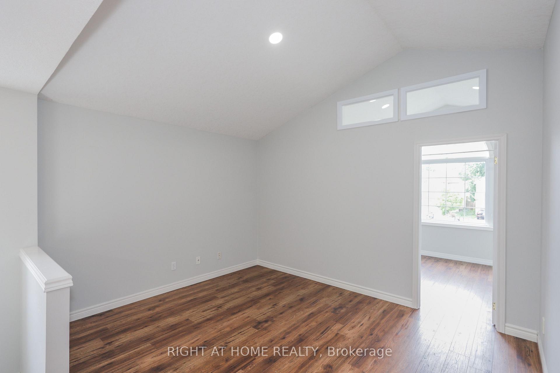 Photo 4 of 756 Hedgerow Place, London, North C — HOMEH