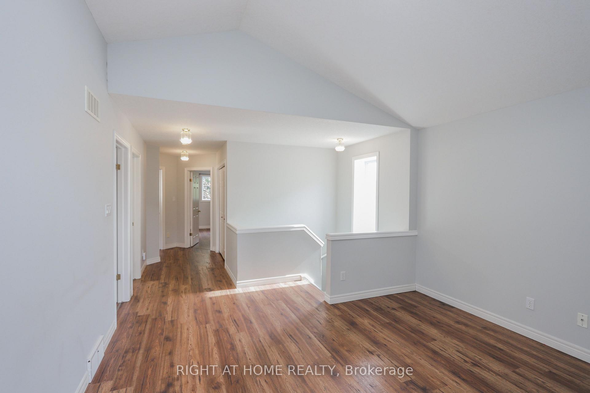 Photo 5 of 756 Hedgerow Place, London, North C — HOMEH