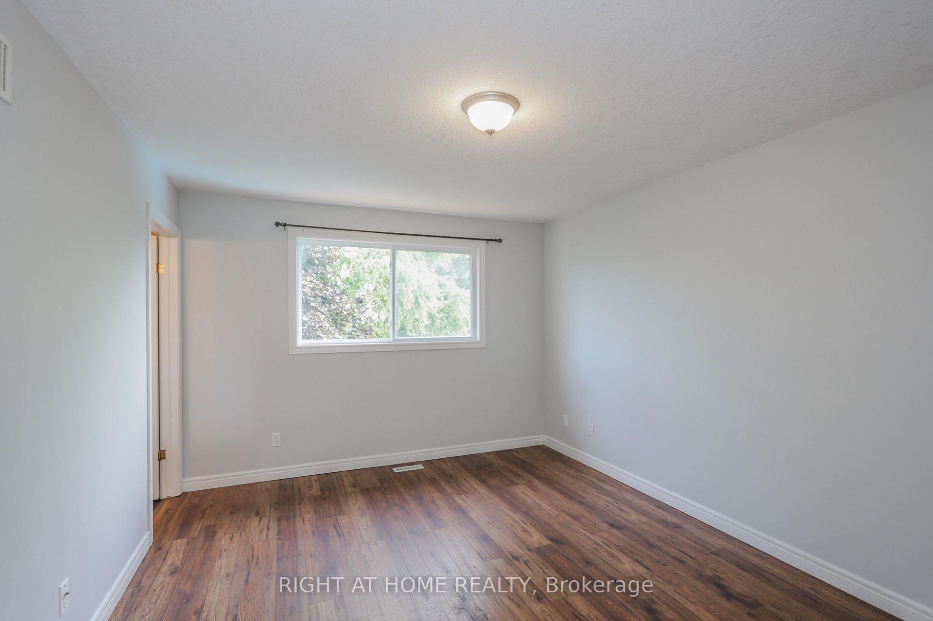 Photo 14 of 756 Hedgerow Place, London, North C — HOMEH