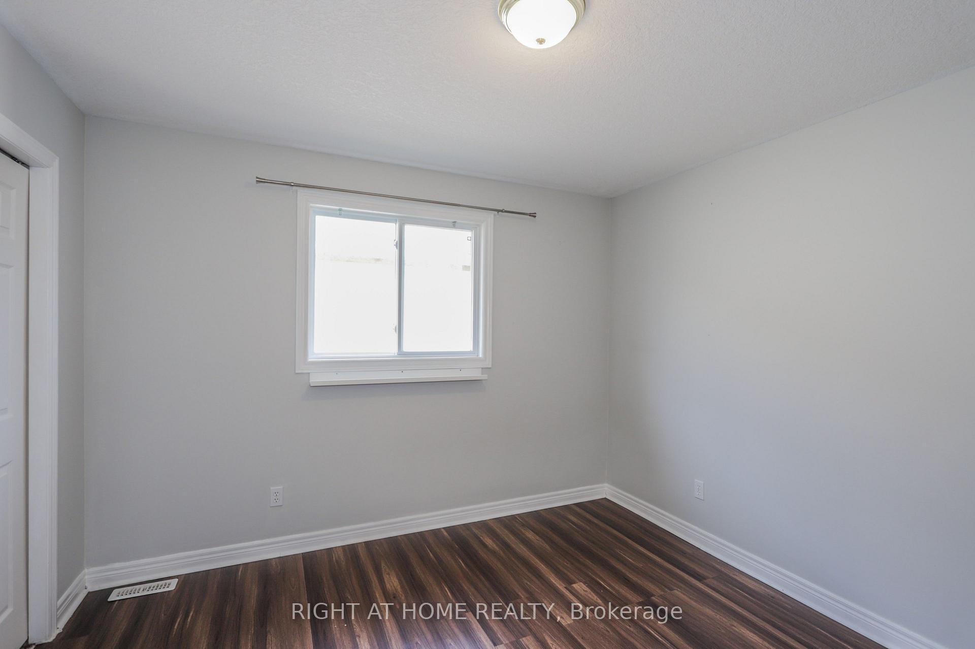 Photo 18 of 756 Hedgerow Place, London, North C — HOMEH