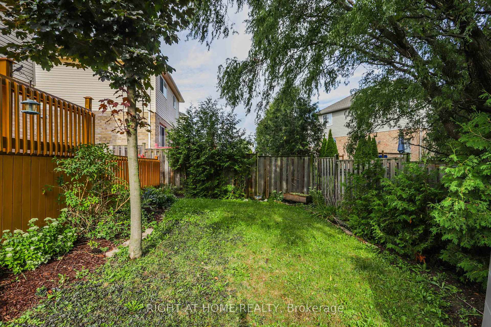 Photo 29 of 756 Hedgerow Place, London, North C — HOMEH