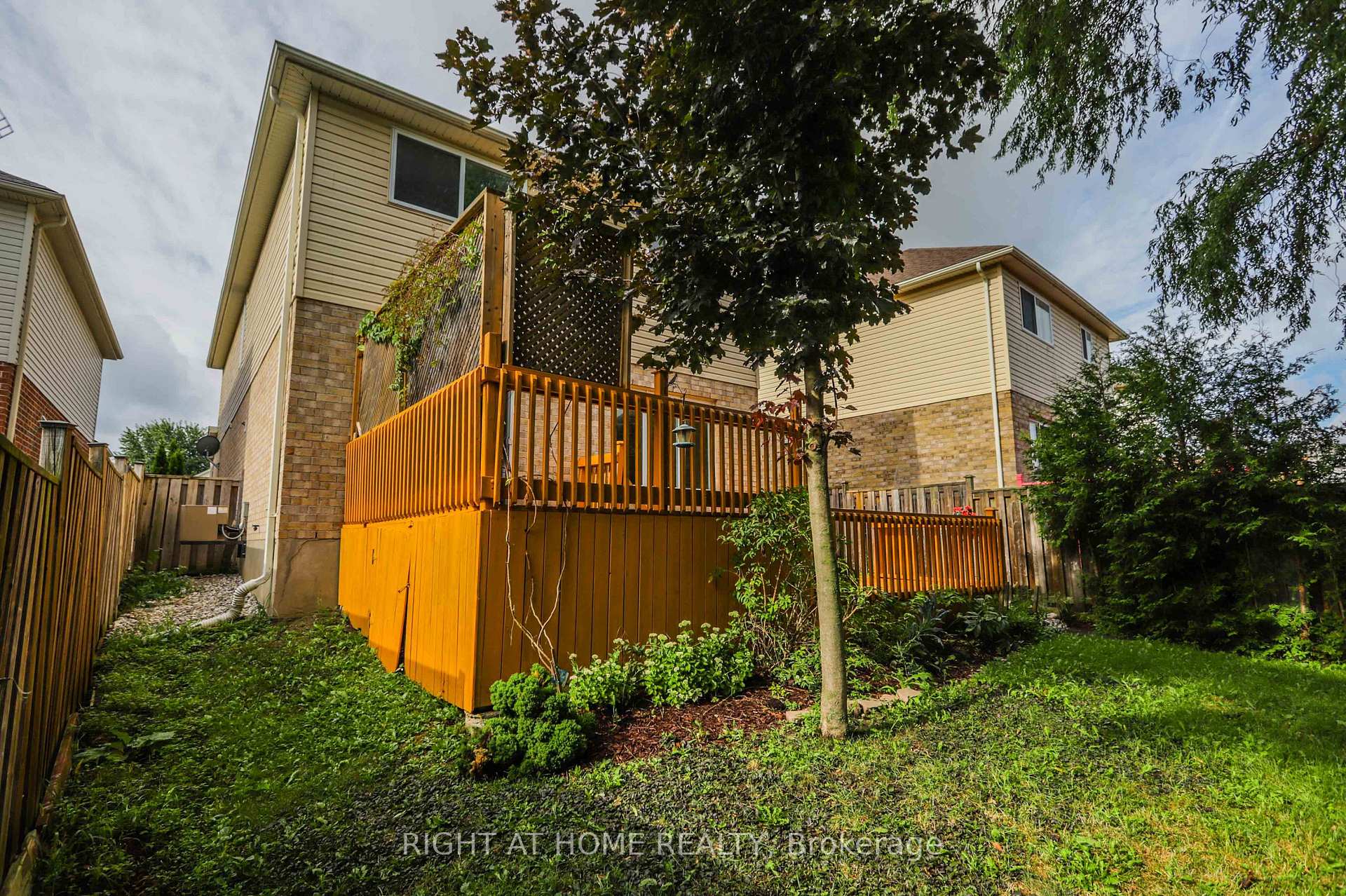 Photo 30 of 756 Hedgerow Place, London, North C — HOMEH