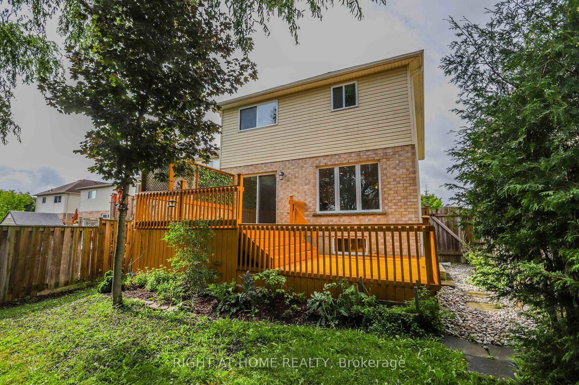 Photo 31 of 756 Hedgerow Place, London, North C — HOMEH