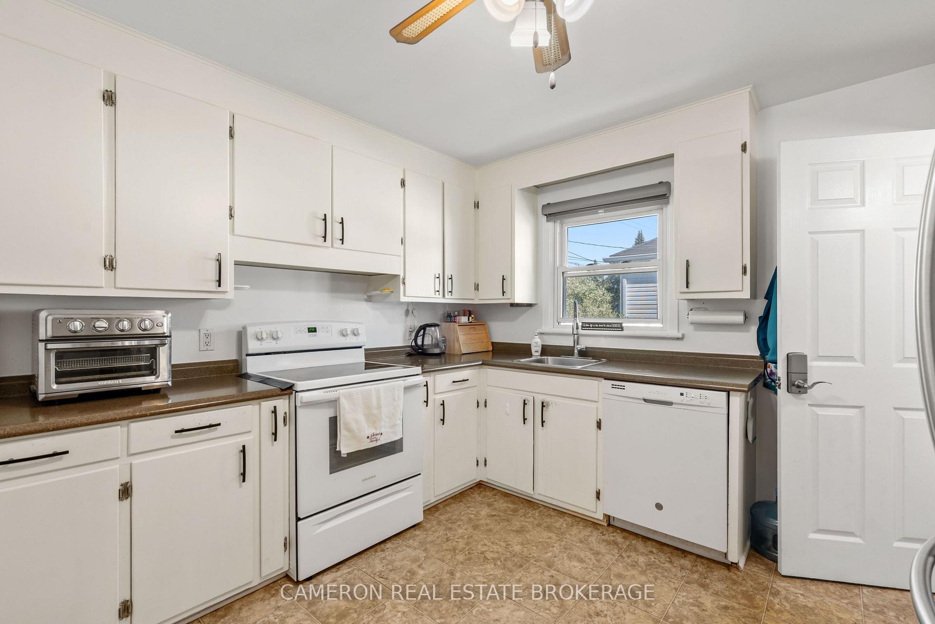Photo 11 of 905 Third Street E, Cornwall, Cornwall — HOMEH