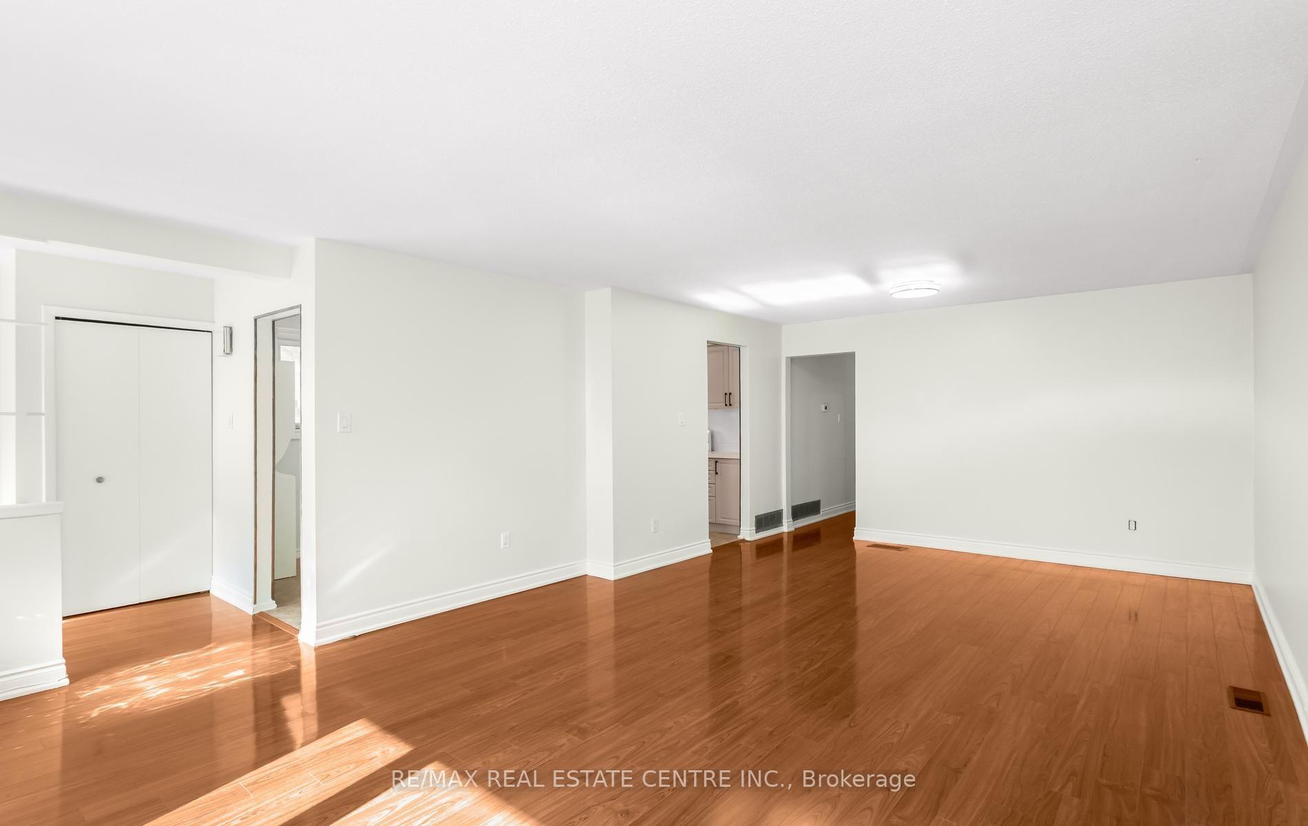 Photo 7 of 879 Consort Crescent, Mississauga, Erindale — HOMEH