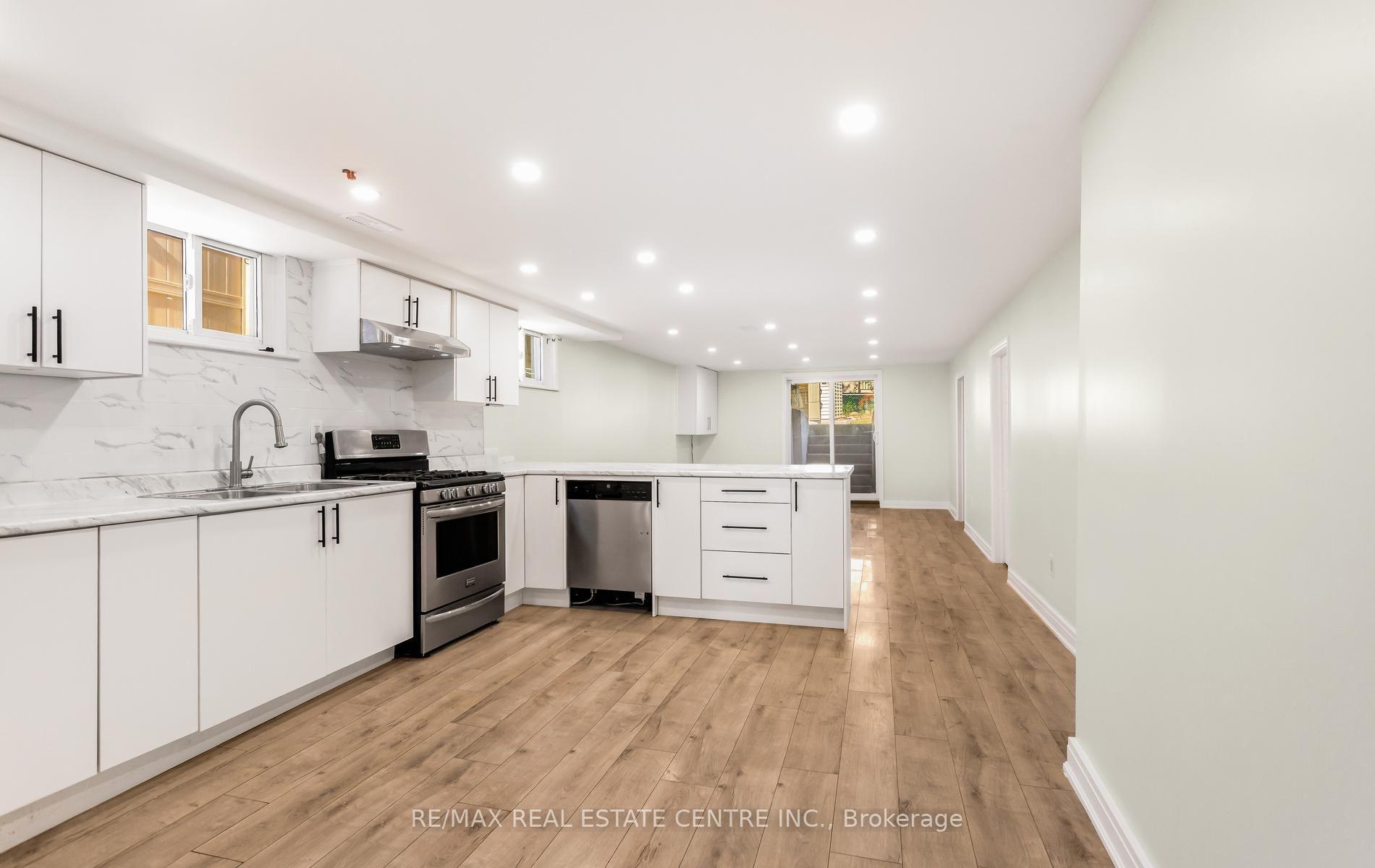 Photo 34 of 879 Consort Crescent, Mississauga, Erindale — HOMEH