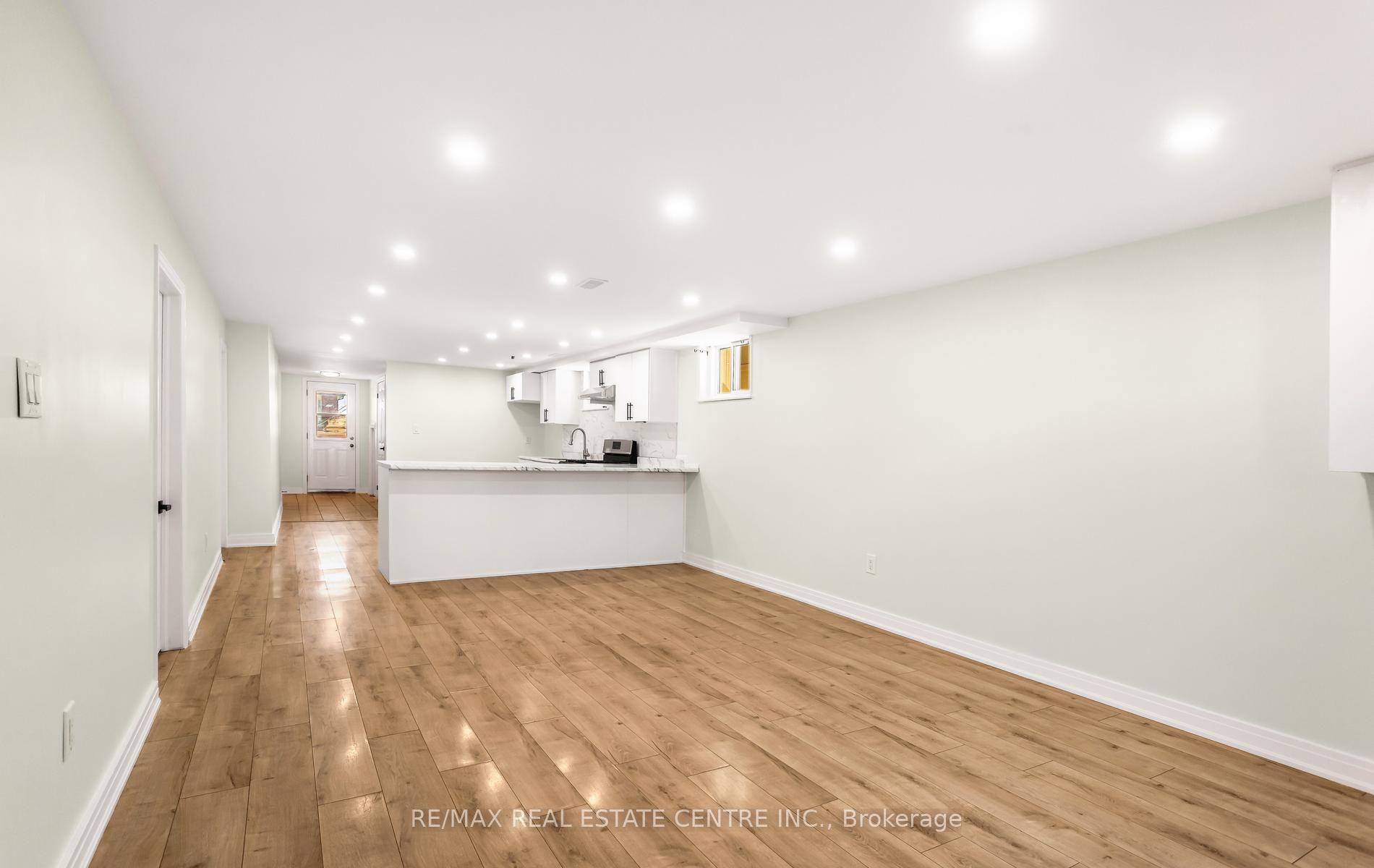 Photo 36 of 879 Consort Crescent, Mississauga, Erindale — HOMEH