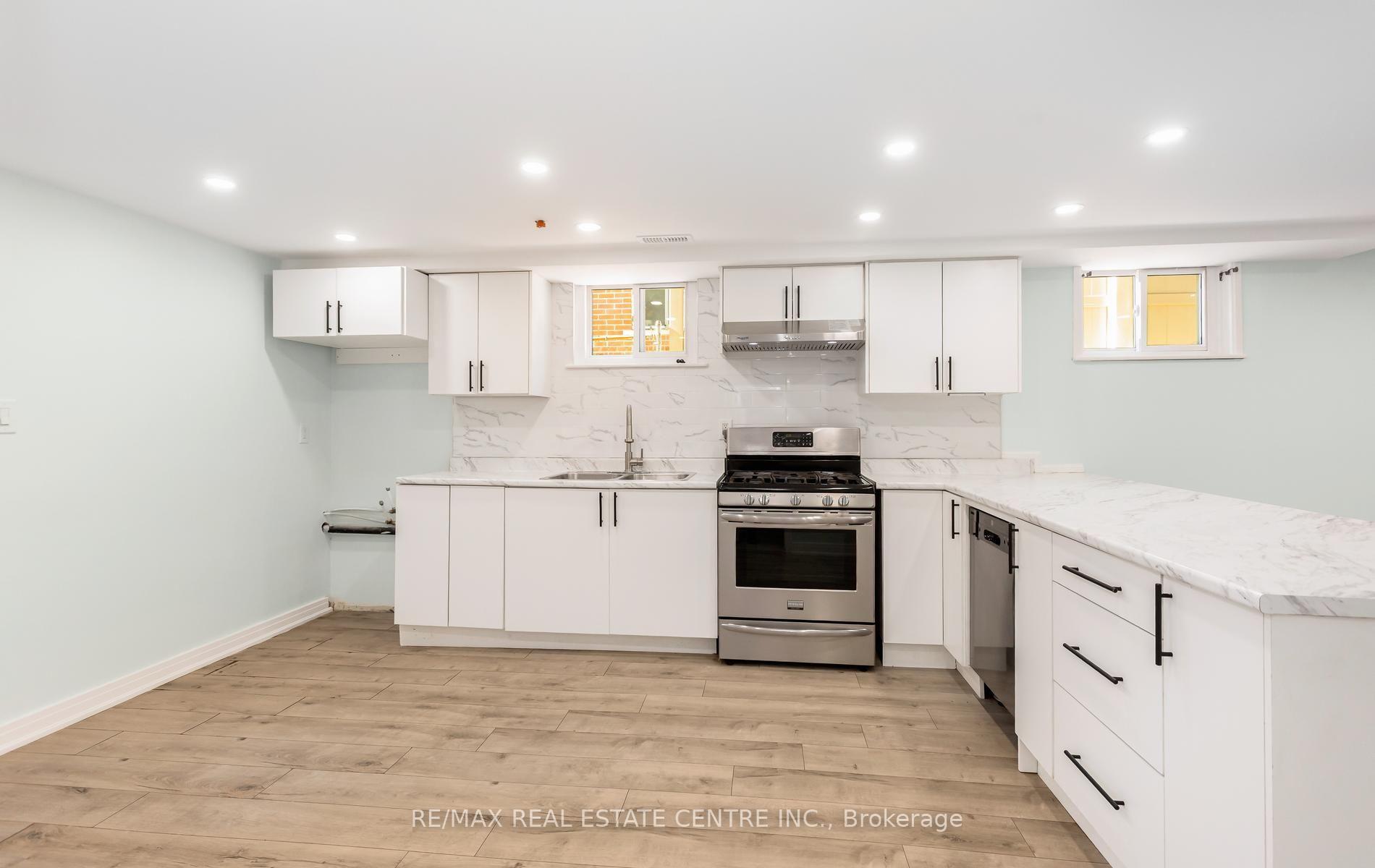 Photo 37 of 879 Consort Crescent, Mississauga, Erindale — HOMEH