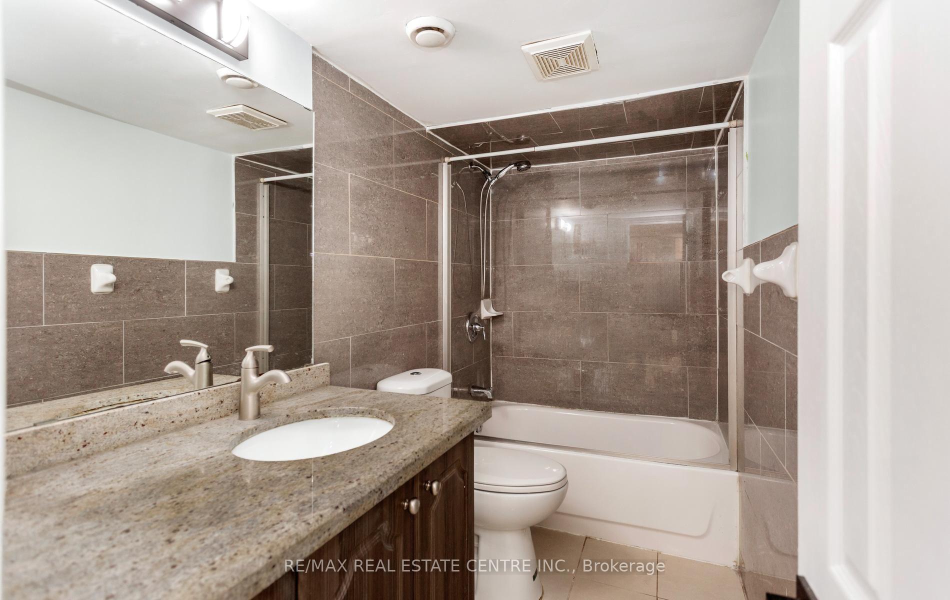 Photo 43 of 879 Consort Crescent, Mississauga, Erindale — HOMEH