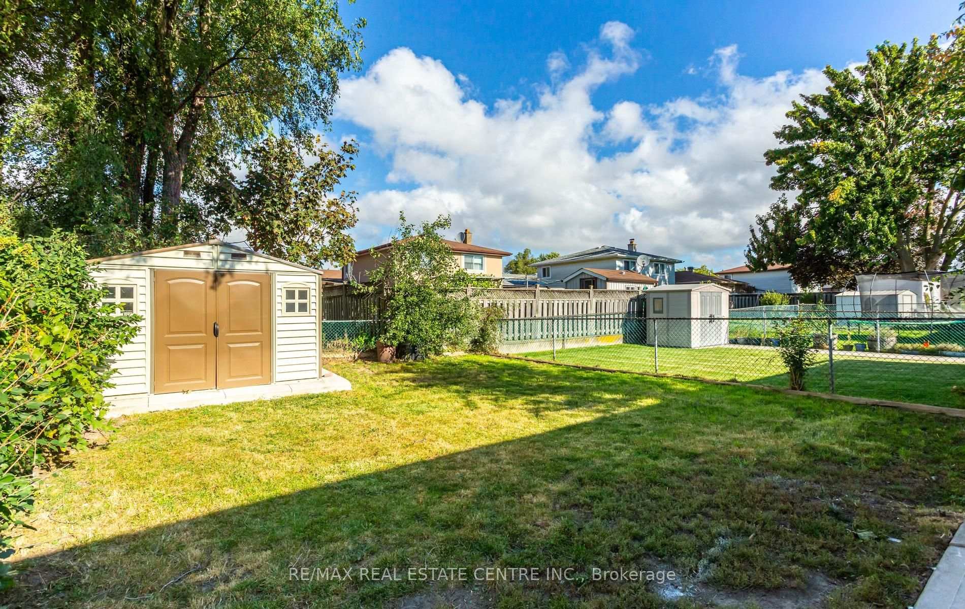 Photo 49 of 879 Consort Crescent, Mississauga, Erindale — HOMEH