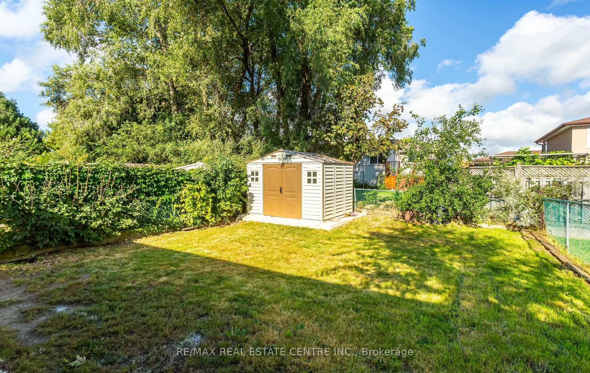 Photo 50 of 879 Consort Crescent, Mississauga, Erindale — HOMEH