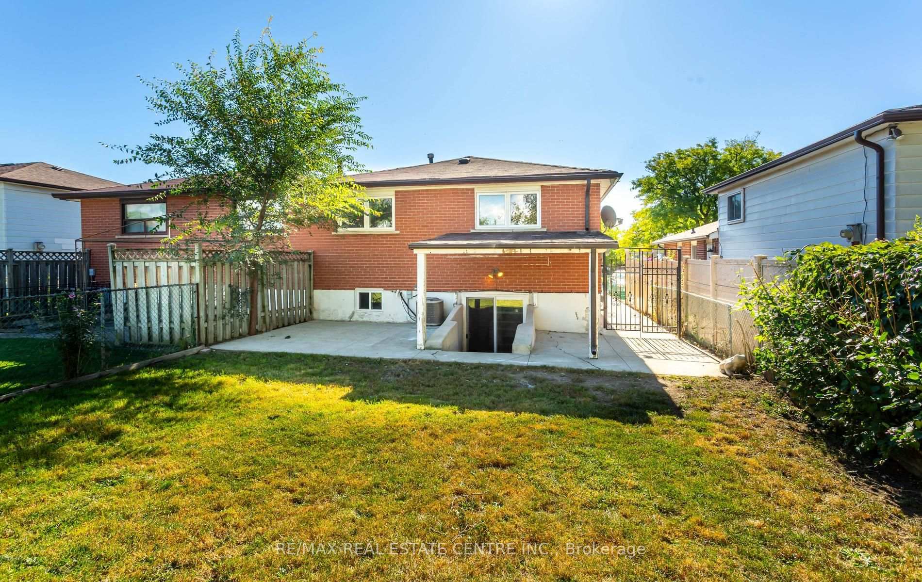Photo 52 of 879 Consort Crescent, Mississauga, Erindale — HOMEH