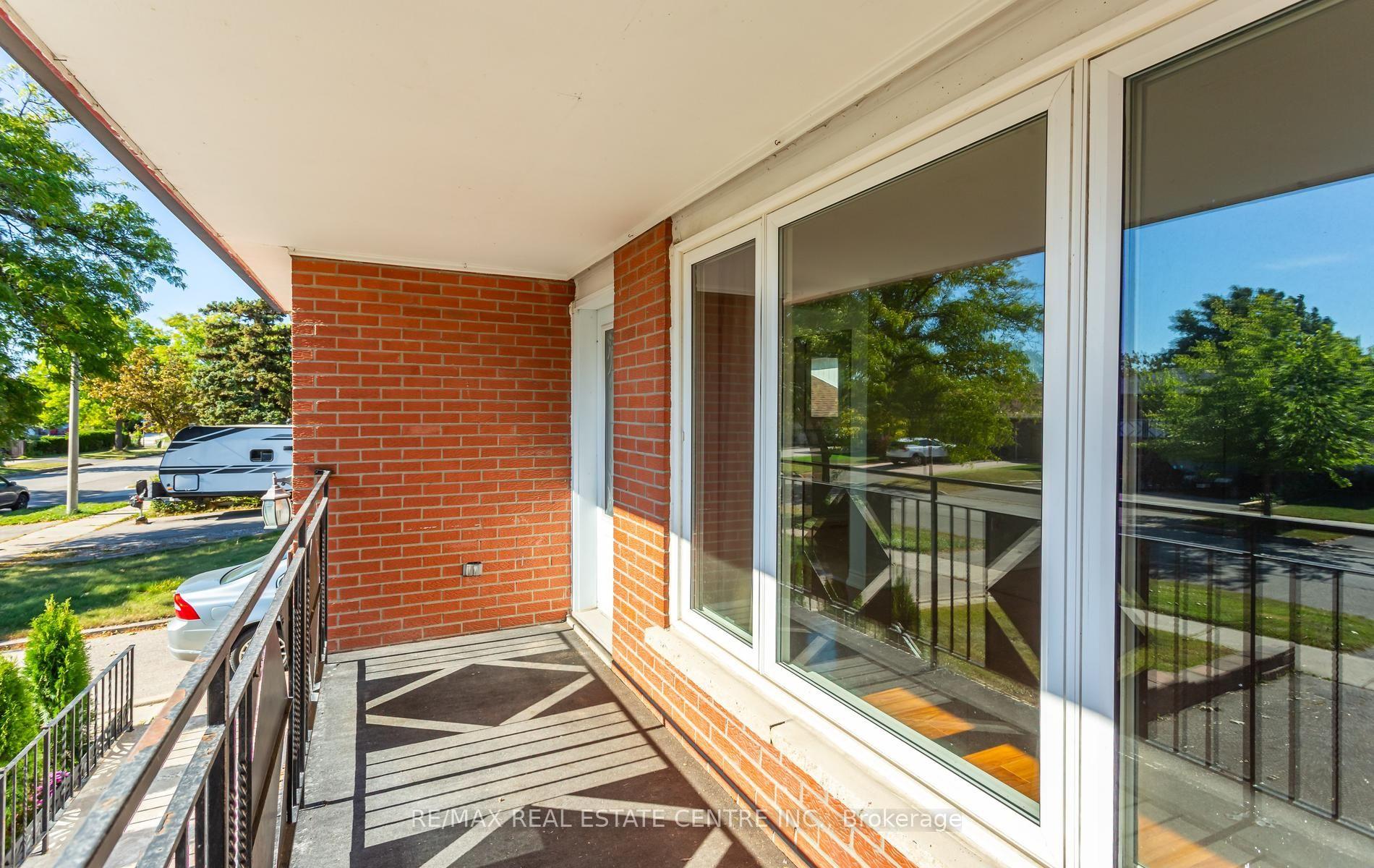Photo 57 of 879 Consort Crescent, Mississauga, Erindale — HOMEH
