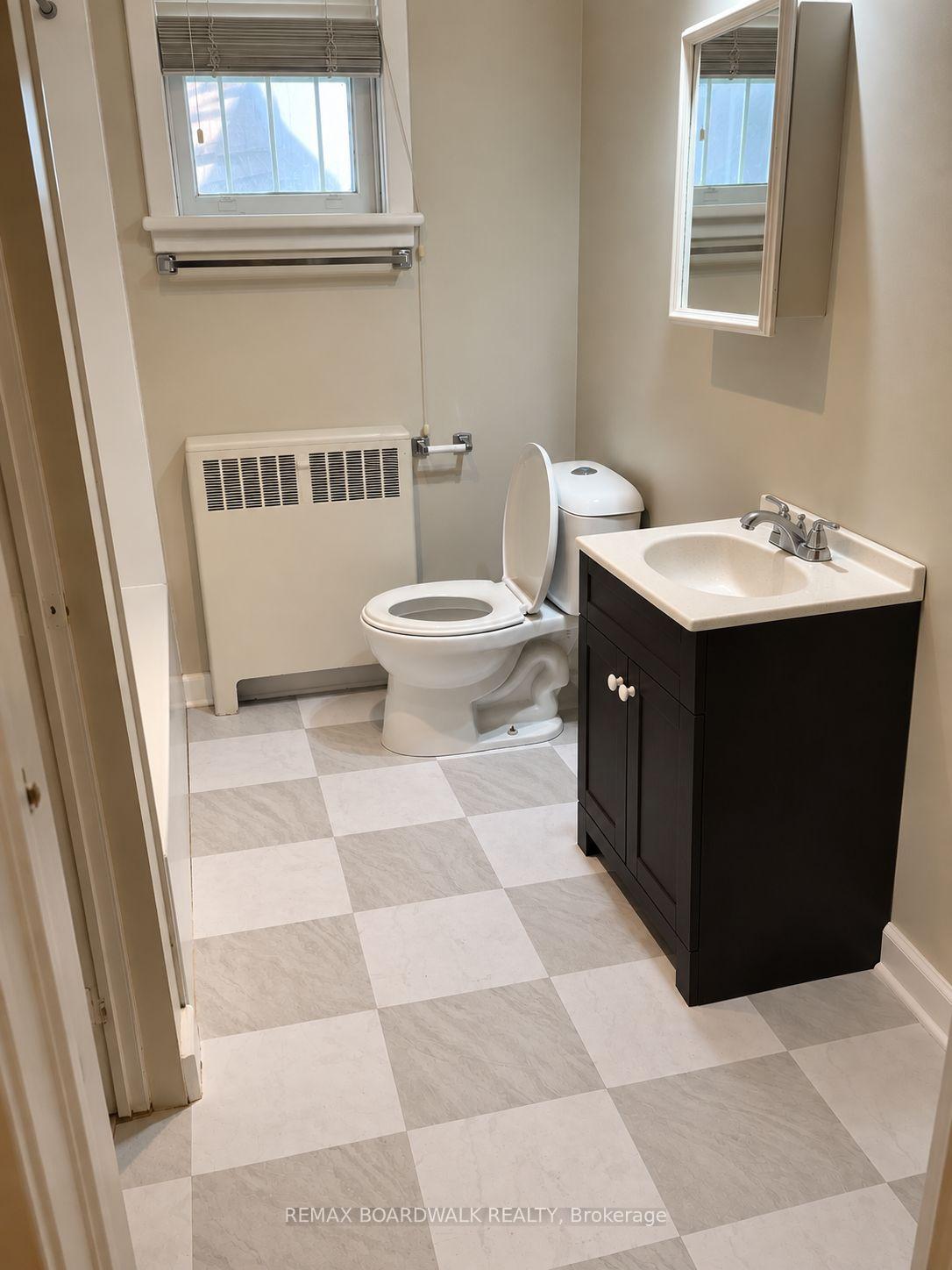 Photo 16 of Unit A, 11 Kippewa Drive, Ottawa, Dows Lake — HOMEH