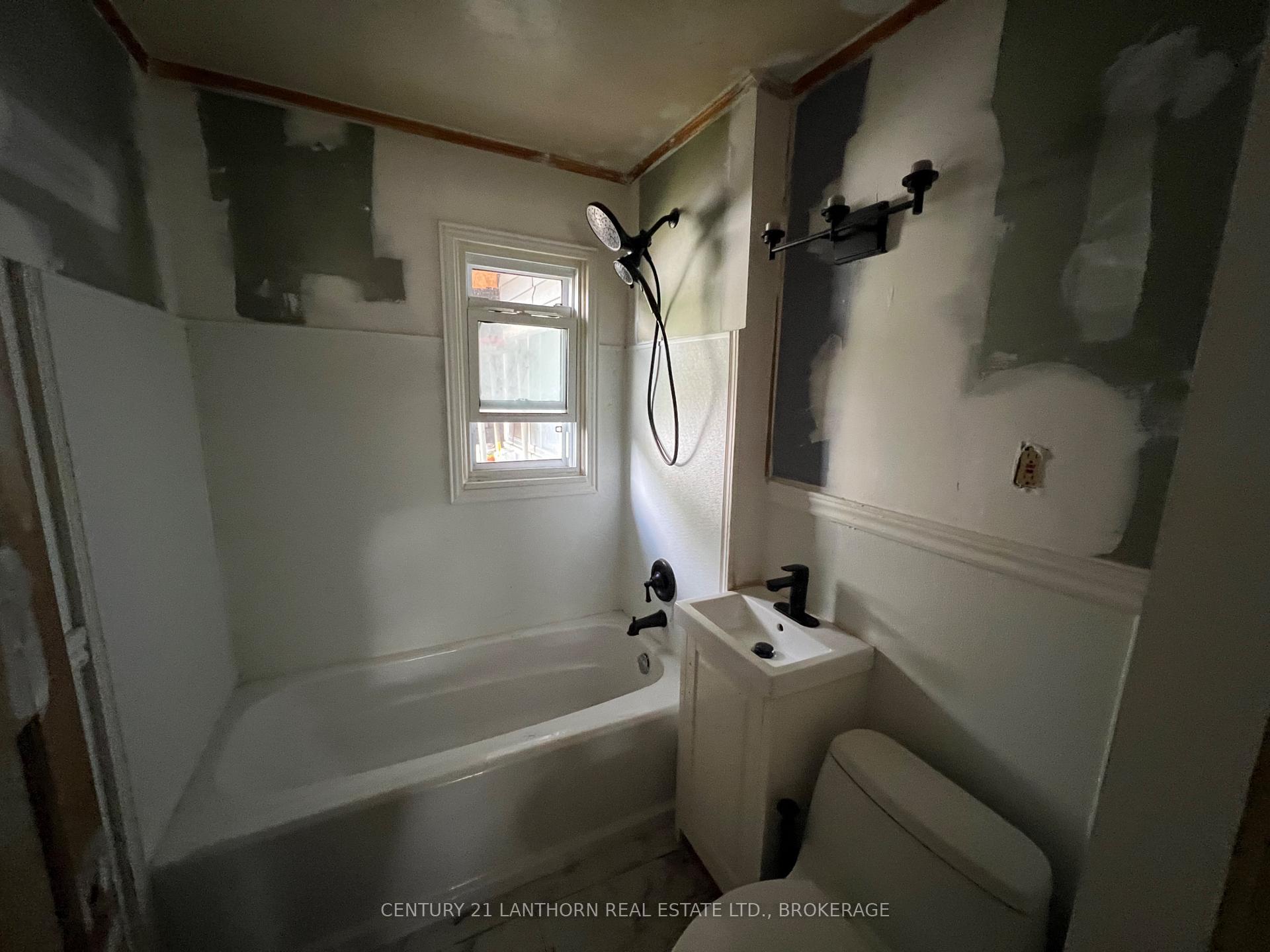 Photo 4 of 21 First Avenue, Kingston, East of Sir John A. Blvd — HOMEH