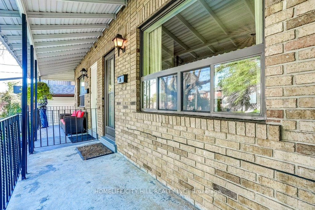 Photo 4 of 136A Caledonia Road, Toronto, Corso Italia-Davenport — HOMEH