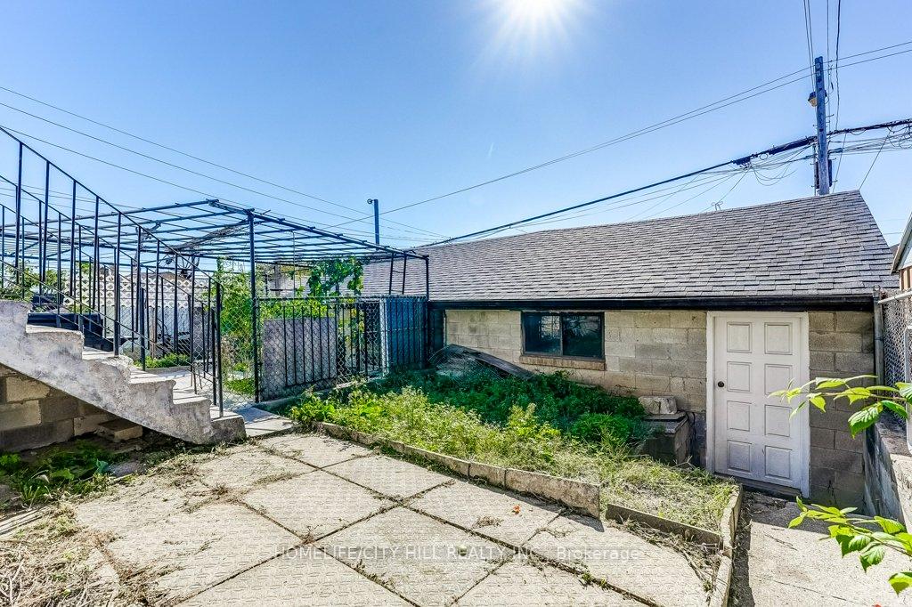 Photo 44 of 136A Caledonia Road, Toronto, Corso Italia-Davenport — HOMEH