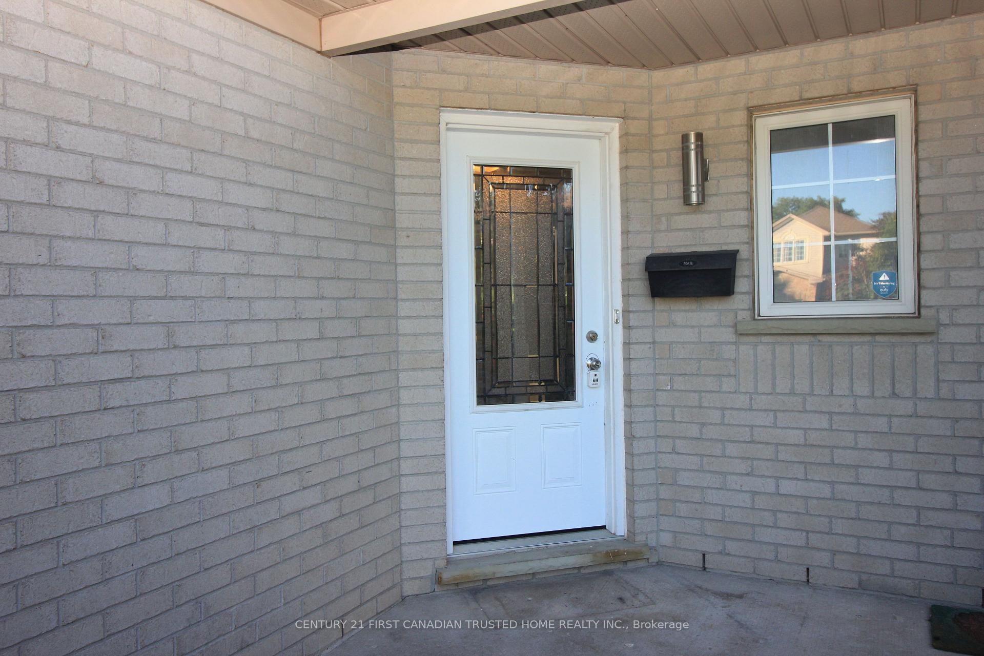 Photo 4 of 199 Emerald Road, London, South U — HOMEH