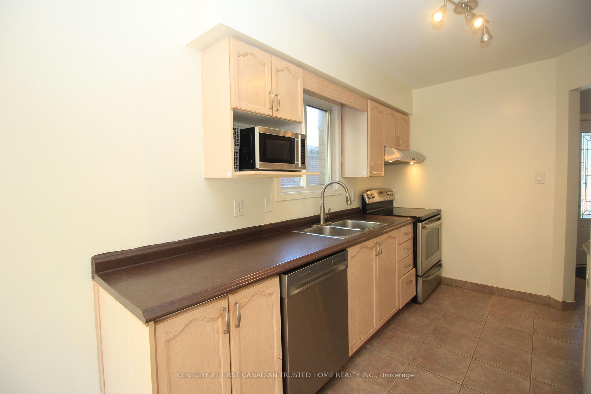 Photo 10 of 199 Emerald Road, London, South U — HOMEH