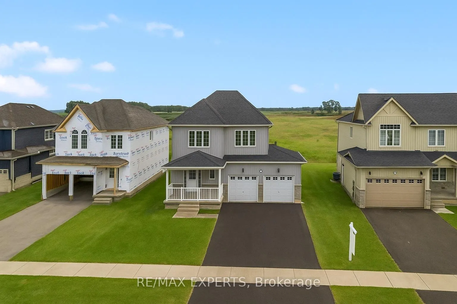 Photo 2 of 282 Springfield Crescent, Clearview, Stayner — HOMEH