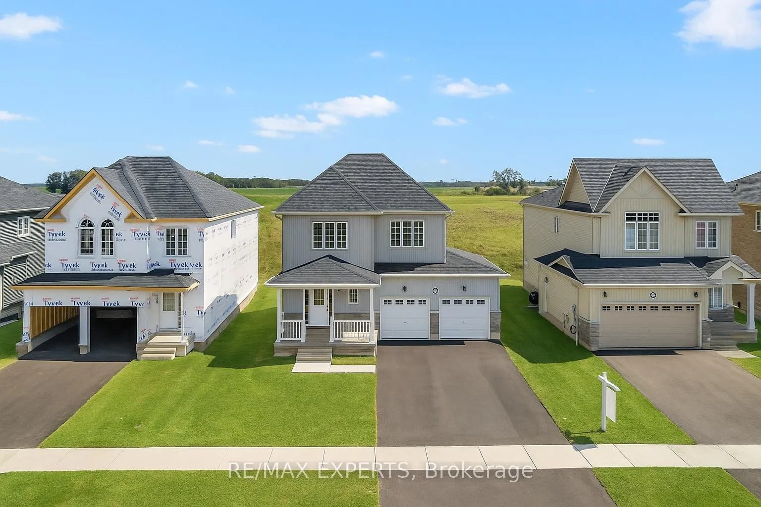 Photo 3 of 282 Springfield Crescent, Clearview, Stayner — HOMEH