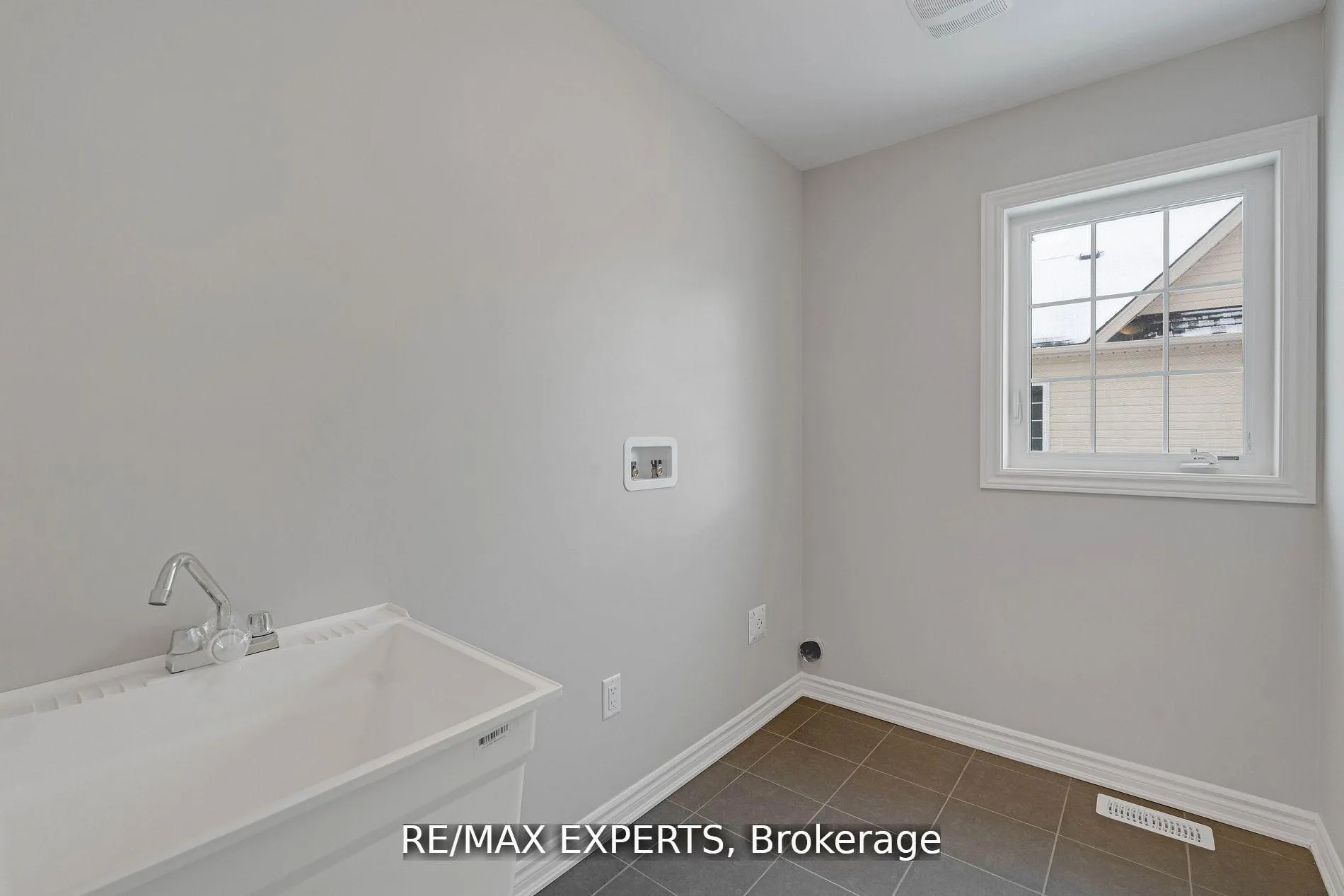 Photo 32 of 282 Springfield Crescent, Clearview, Stayner — HOMEH