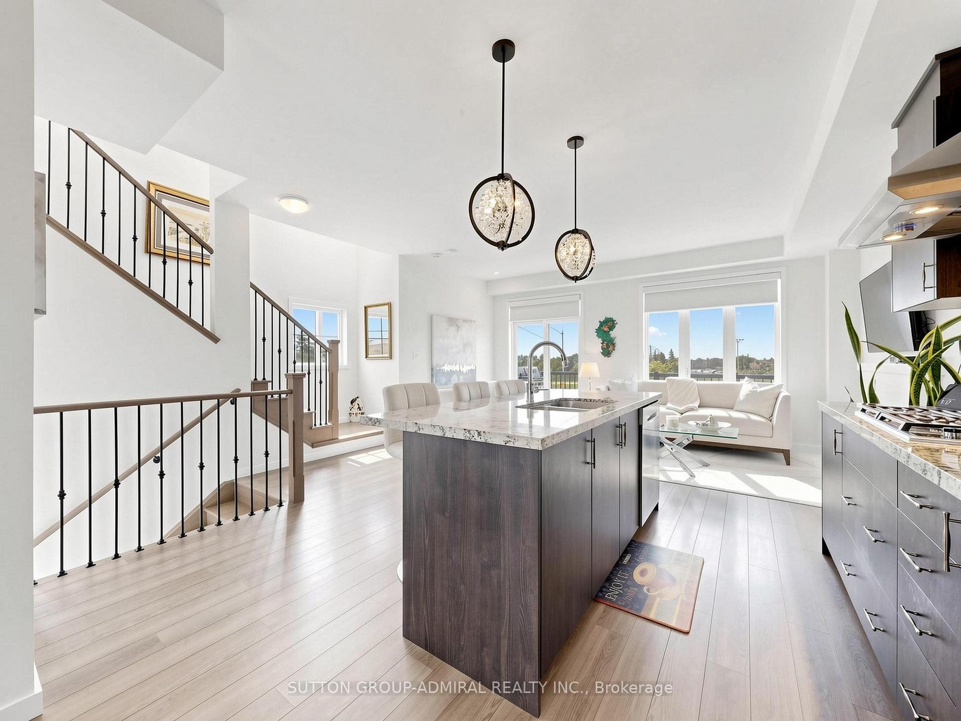 Photo 16 of 2 Seacoasts Circle, Vaughan, Maple — HOMEH