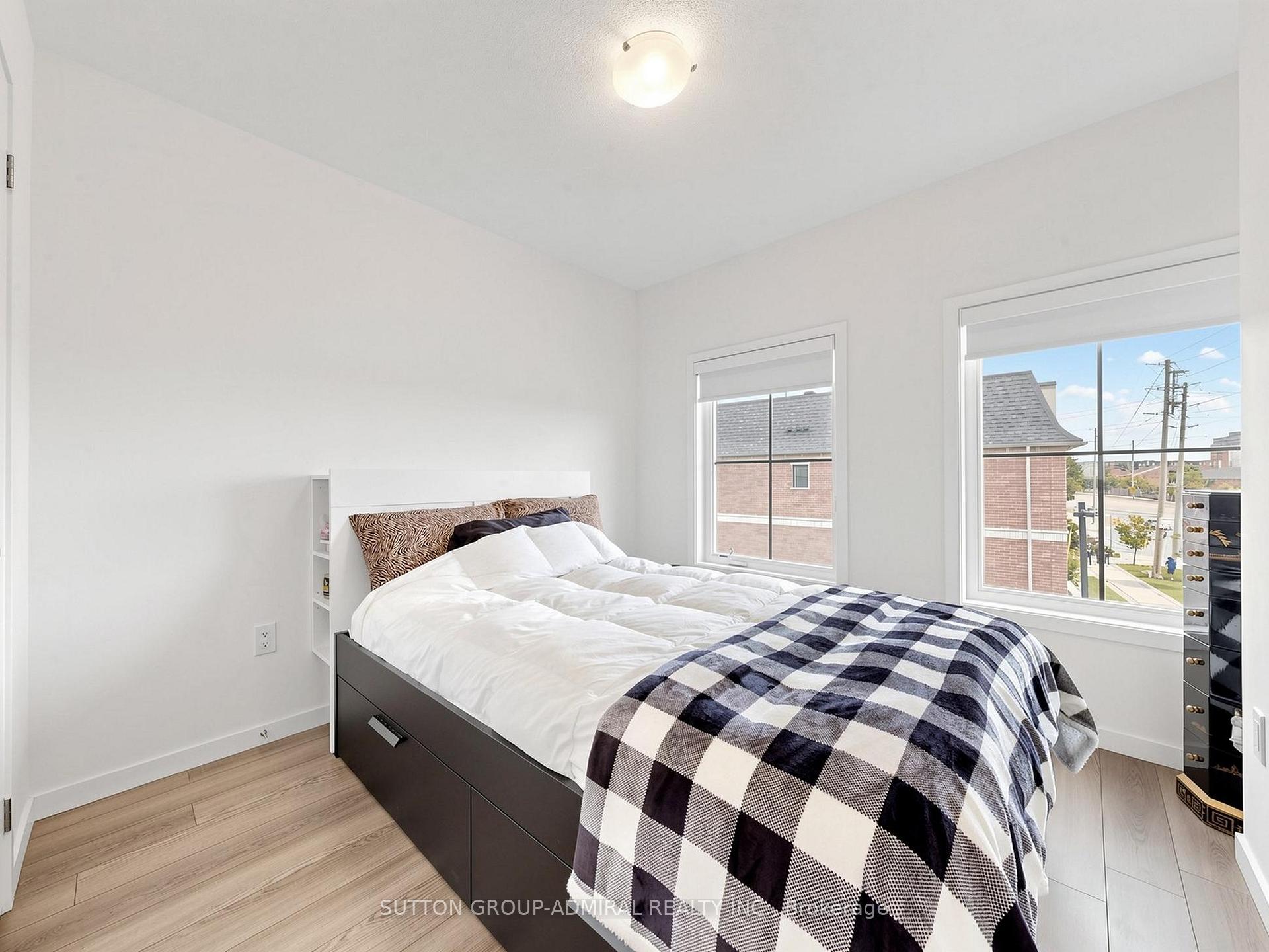 Photo 32 of 2 Seacoasts Circle, Vaughan, Maple — HOMEH