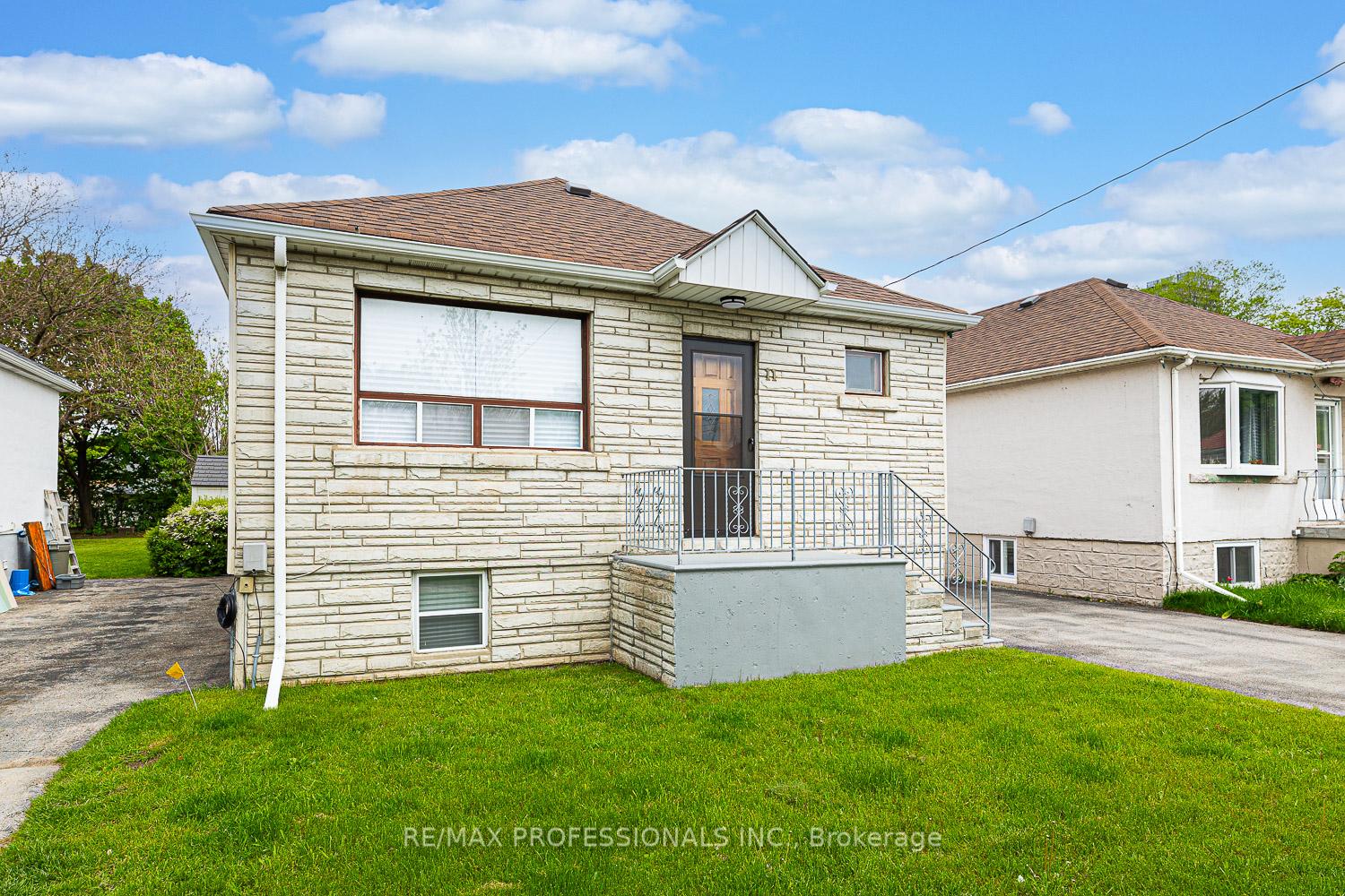 Photo 1 of 11 Stock Avenue, Etobicoke, Islington-City Centre West — HOMEH