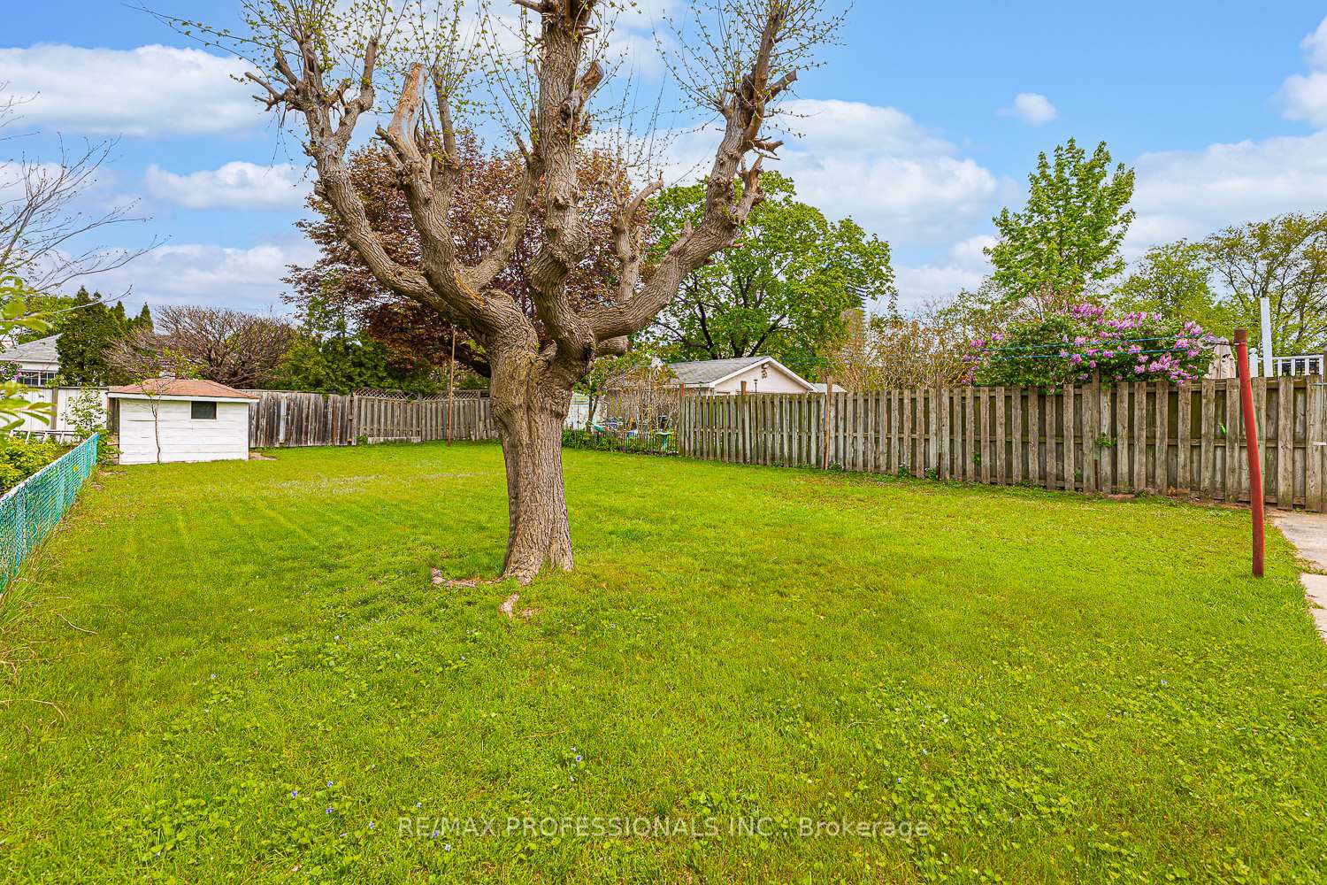 Photo 2 of 11 Stock Avenue, Etobicoke, Islington-City Centre West — HOMEH