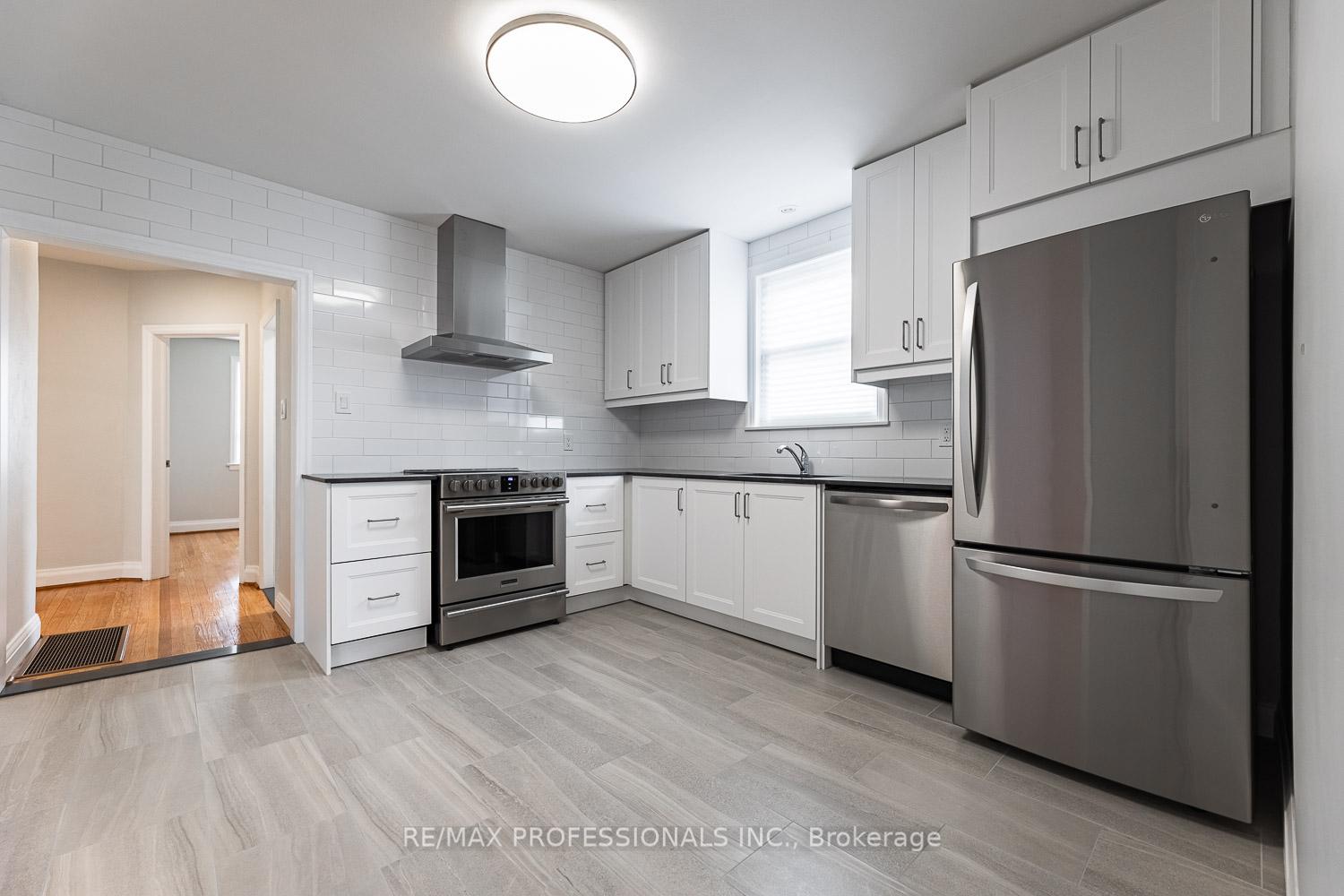 Photo 5 of 11 Stock Avenue, Etobicoke, Islington-City Centre West — HOMEH