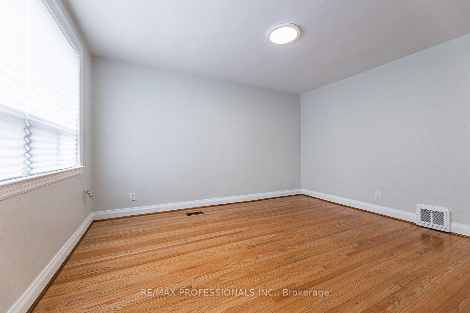 Photo 10 of 11 Stock Avenue, Etobicoke, Islington-City Centre West — HOMEH