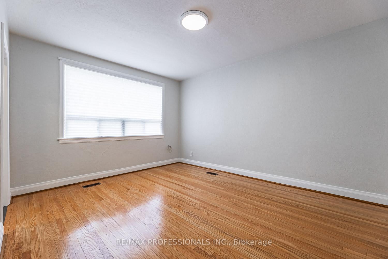 Photo 12 of 11 Stock Avenue, Etobicoke, Islington-City Centre West — HOMEH