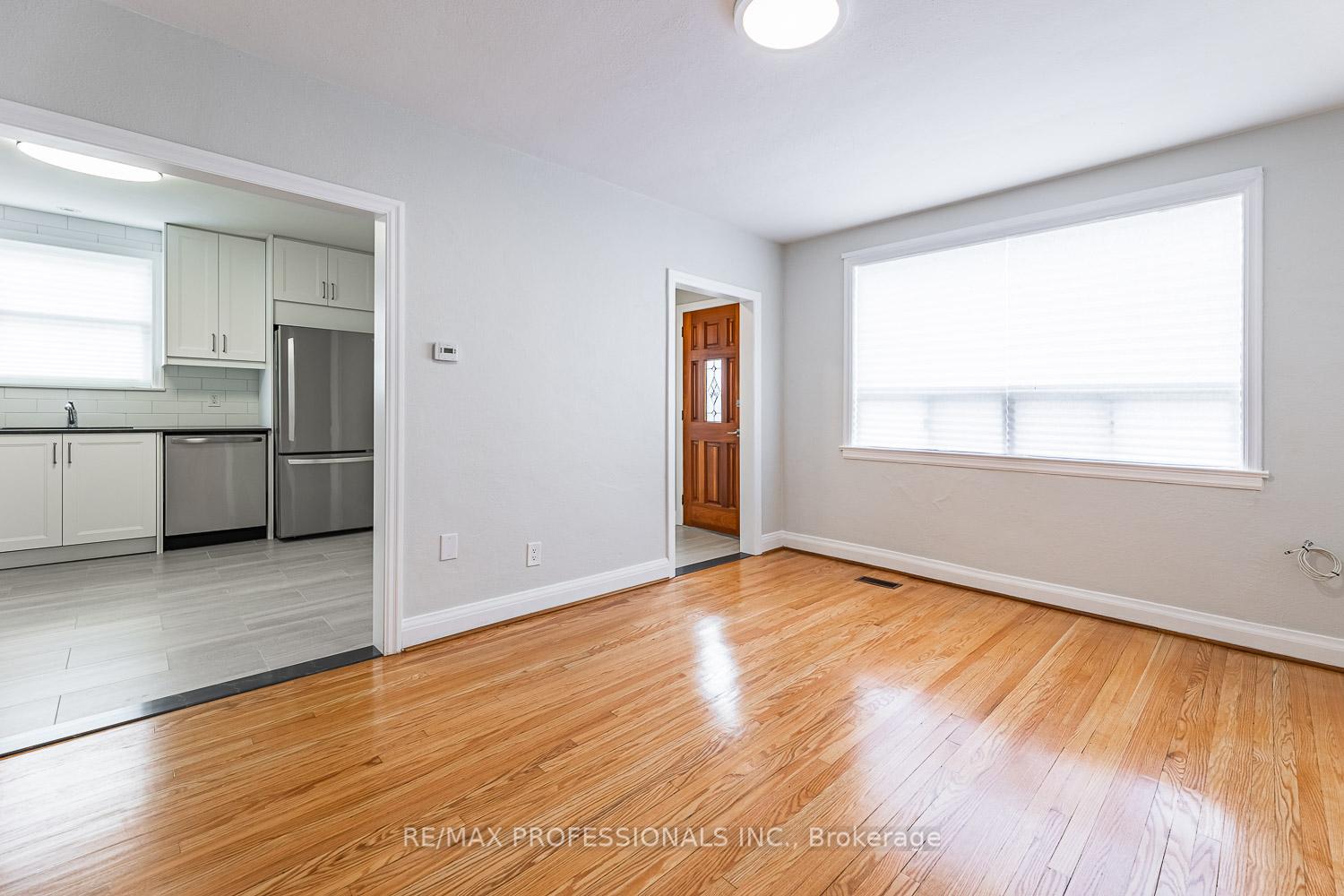 Photo 13 of 11 Stock Avenue, Etobicoke, Islington-City Centre West — HOMEH