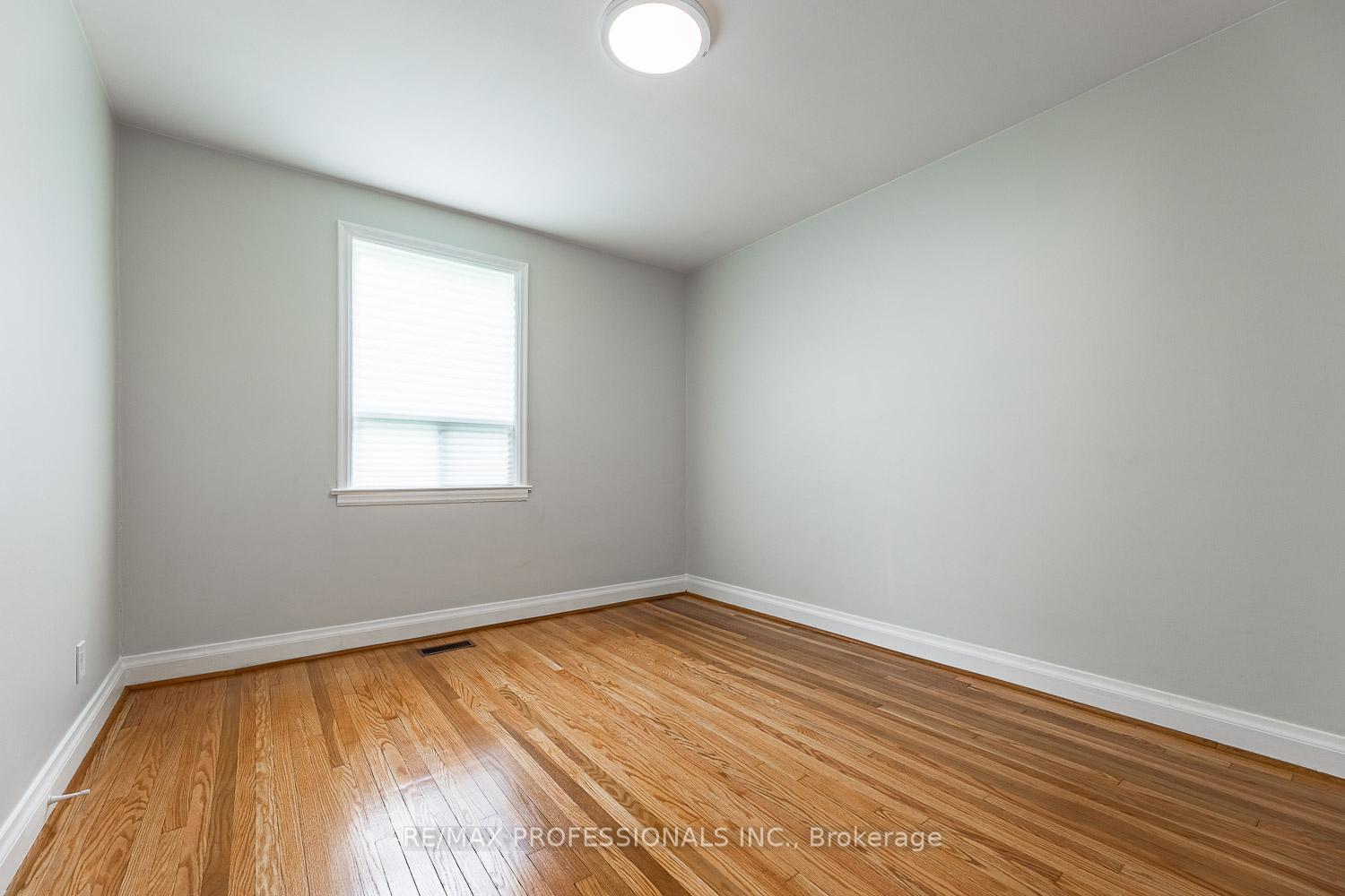 Photo 15 of 11 Stock Avenue, Etobicoke, Islington-City Centre West — HOMEH