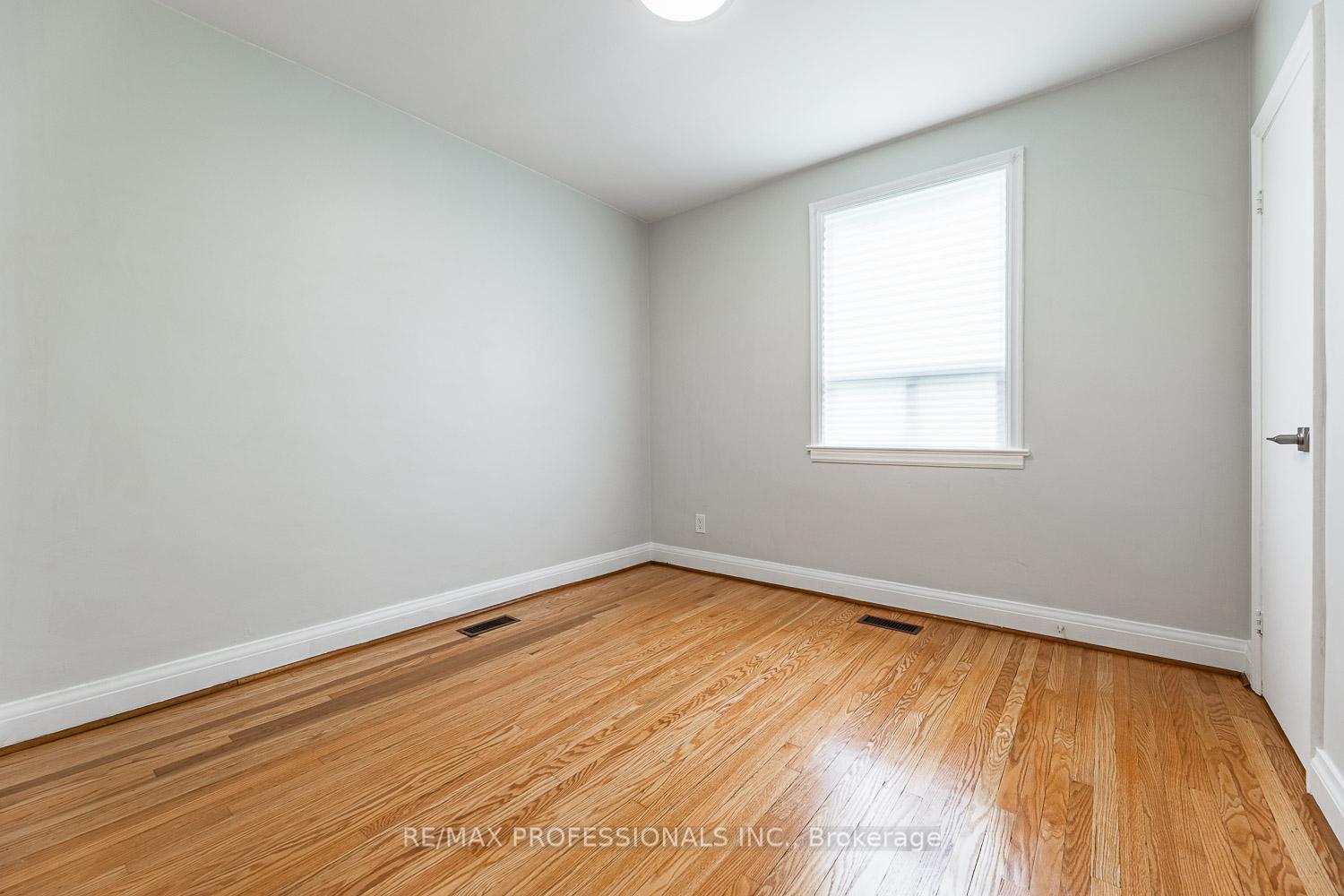 Photo 17 of 11 Stock Avenue, Etobicoke, Islington-City Centre West — HOMEH
