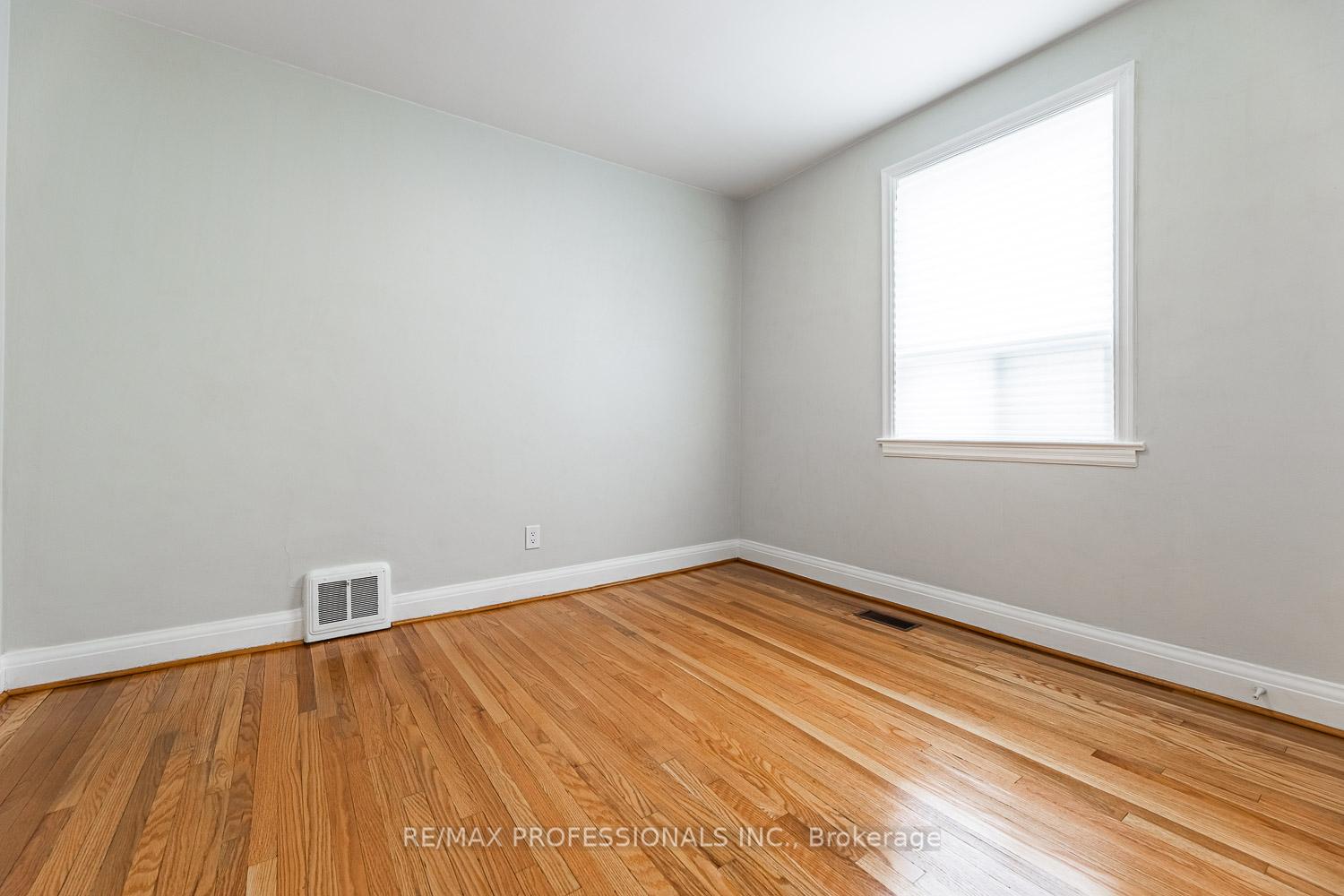 Photo 20 of 11 Stock Avenue, Etobicoke, Islington-City Centre West — HOMEH