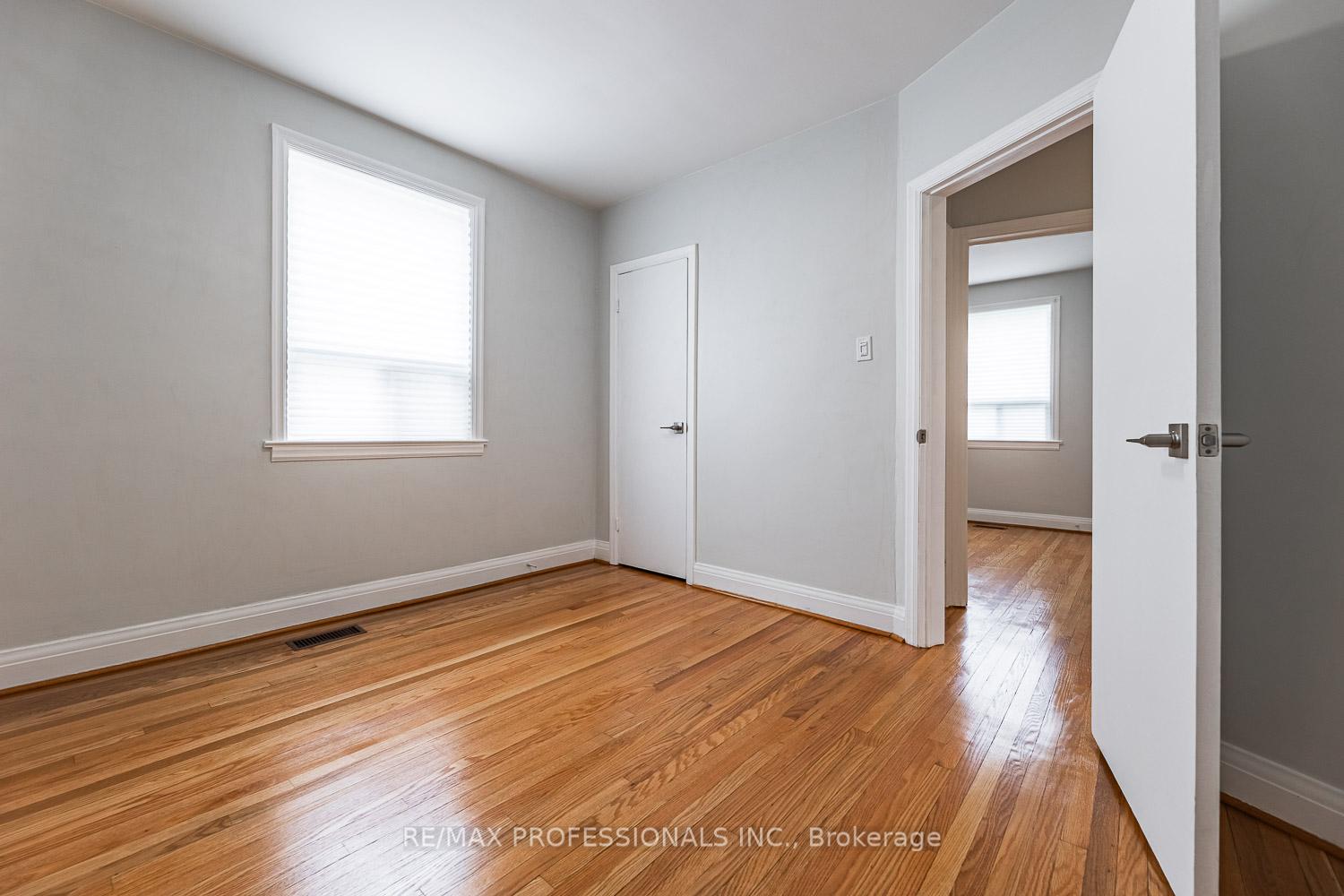 Photo 21 of 11 Stock Avenue, Etobicoke, Islington-City Centre West — HOMEH